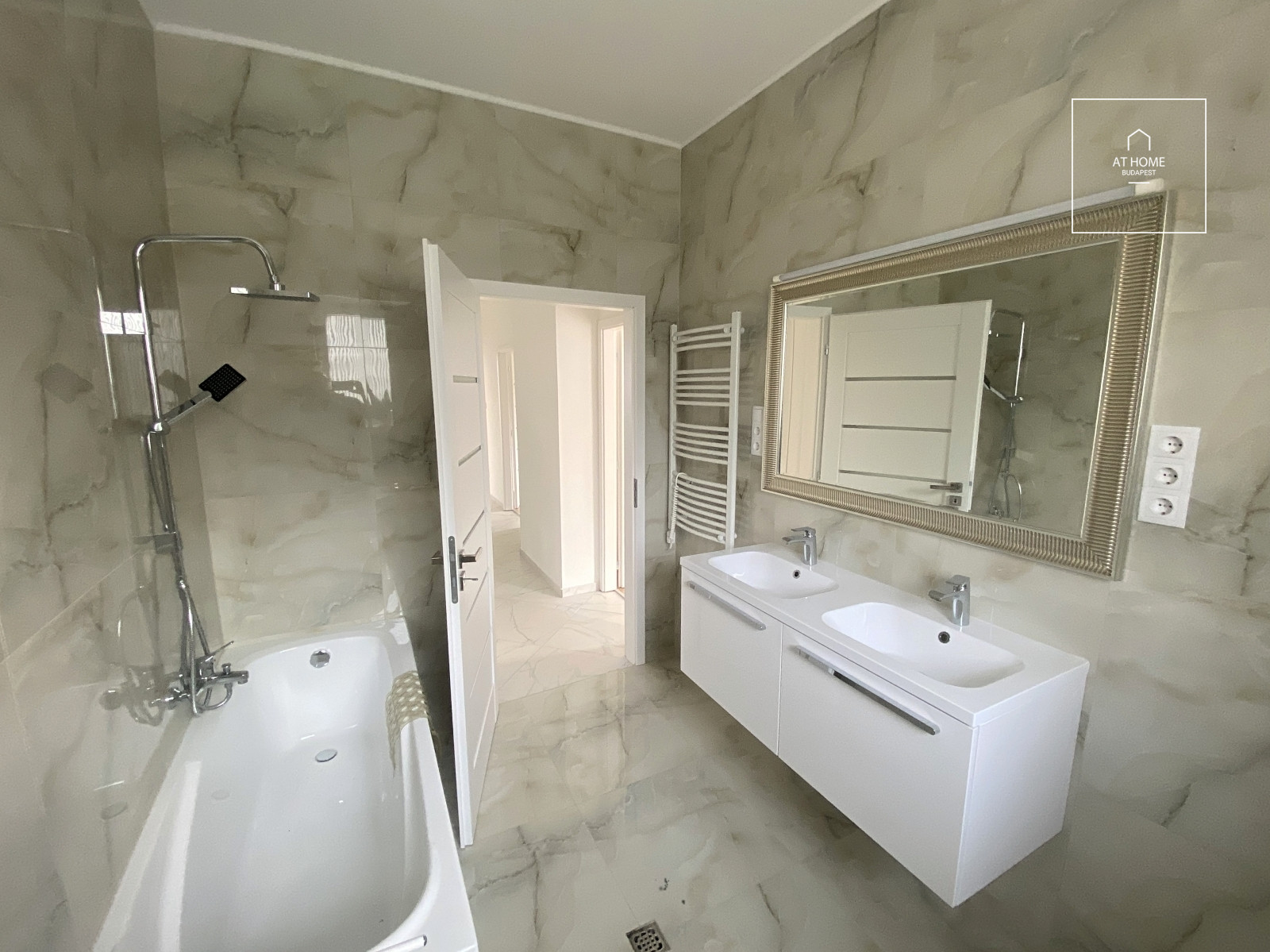 Renovated three-bedroom apartment with terrace and garden access in District XII, Orbánhegy