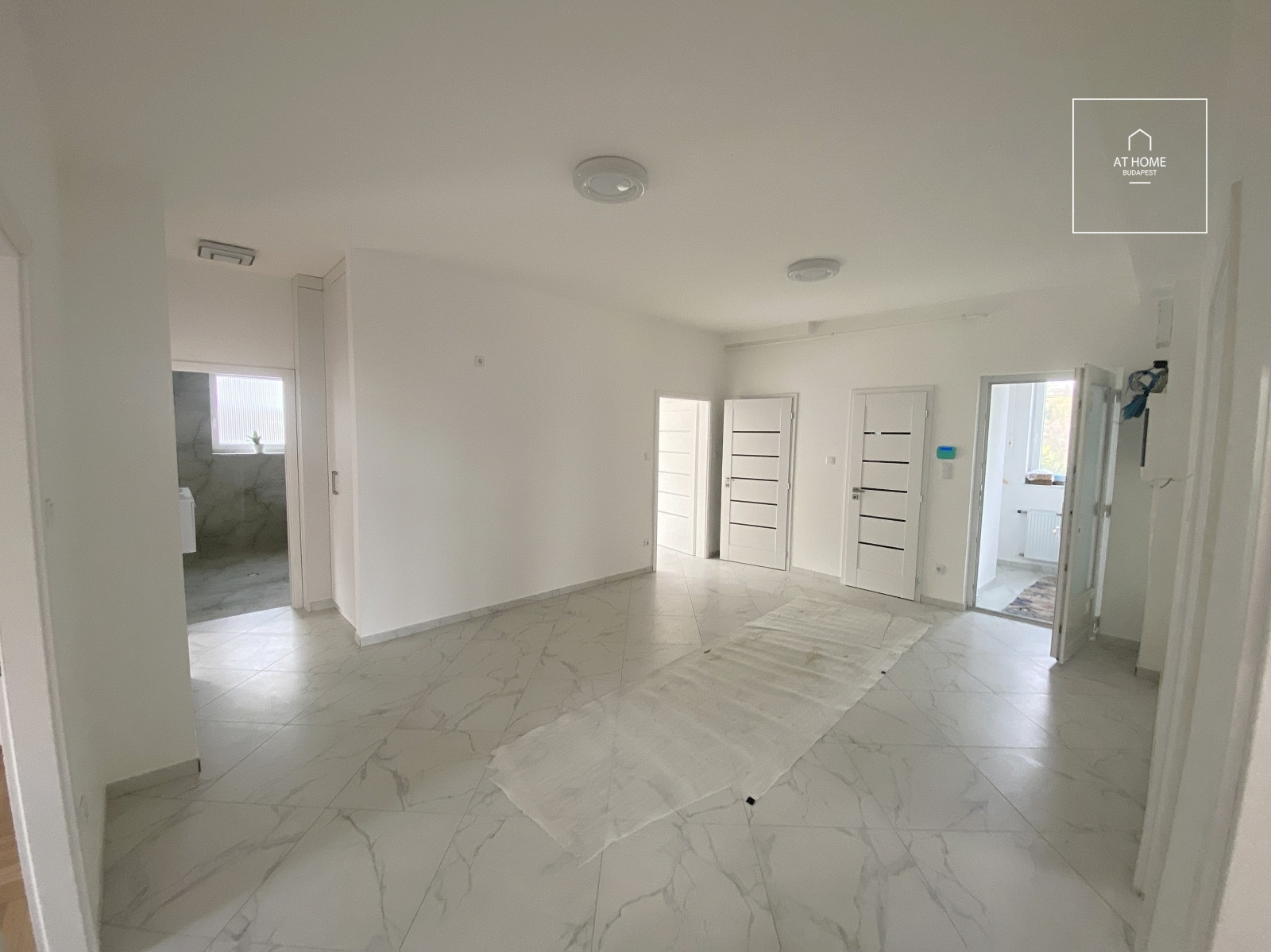 Renovated three-bedroom apartment with terrace and garden access in District XII, Orbánhegy