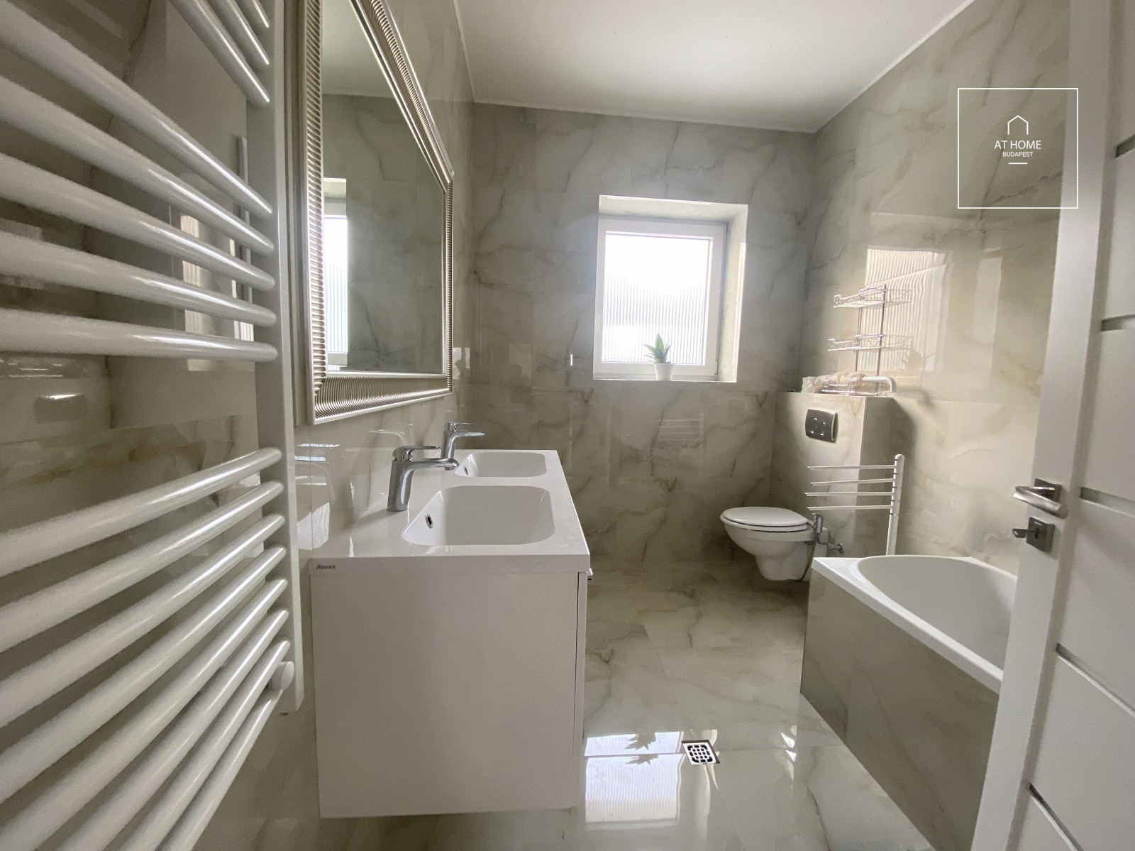 Renovated three-bedroom apartment with terrace and garden access in District XII, Orbánhegy