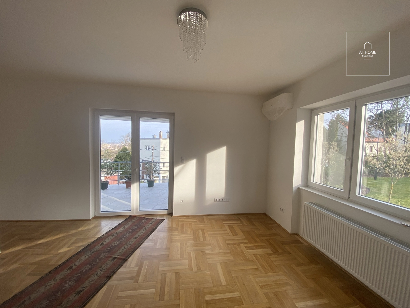 Renovated three-bedroom apartment with terrace and garden access in District XII, Orbánhegy