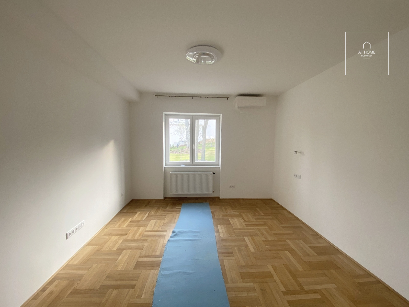 Renovated three-bedroom apartment with terrace and garden access in District XII, Orbánhegy