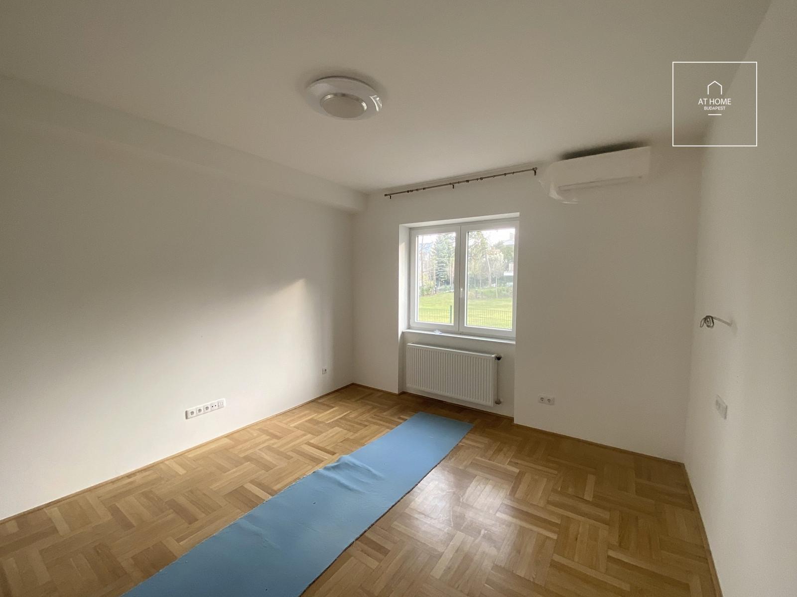 Renovated three-bedroom apartment with terrace and garden access in District XII, Orbánhegy
