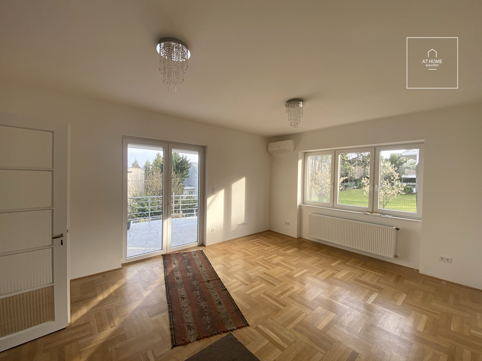 Renovated three-bedroom apartment with terrace and garden access in District XII, Orbánhegy