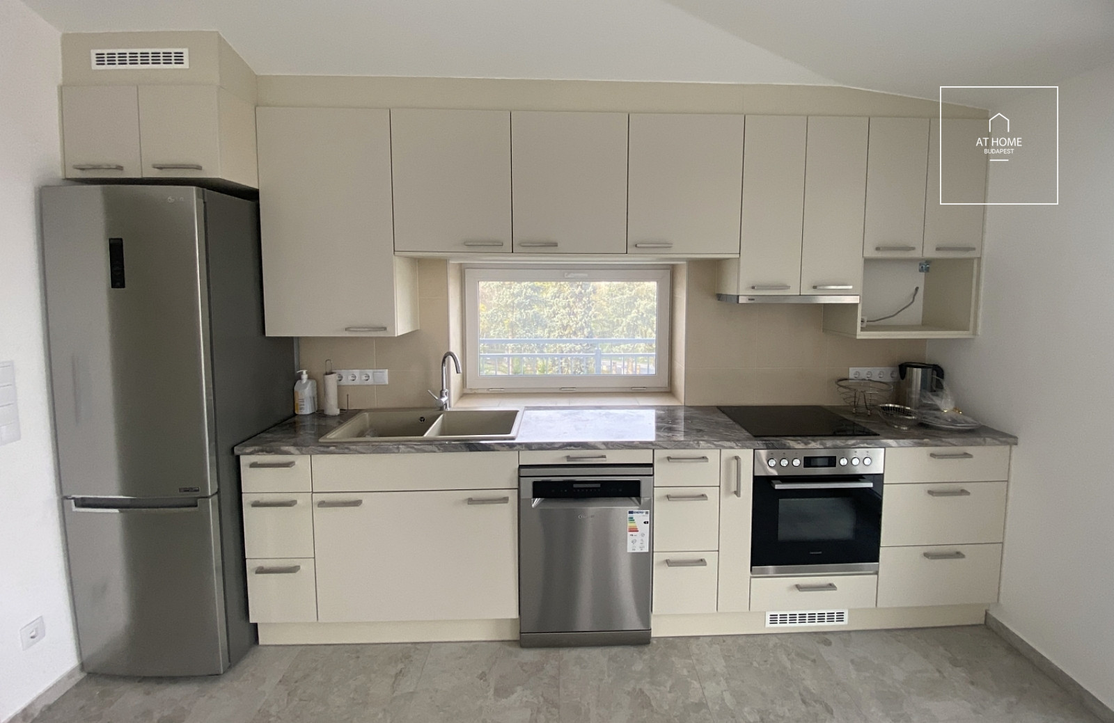 Renovated three-bedroom apartment with terrace in District XII, Orbánhegy