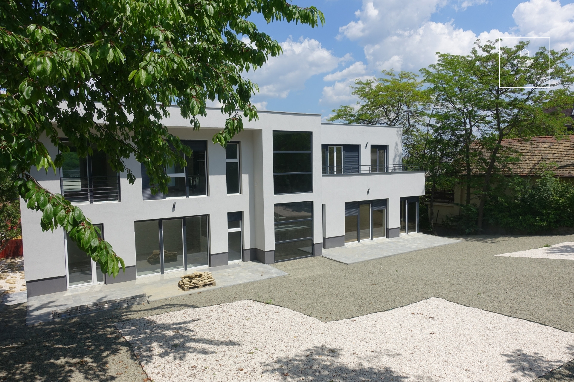 68 sqm second-floor, 2-bedroom apartment with rooftop terrace in District II, Zöldmál, Budapest