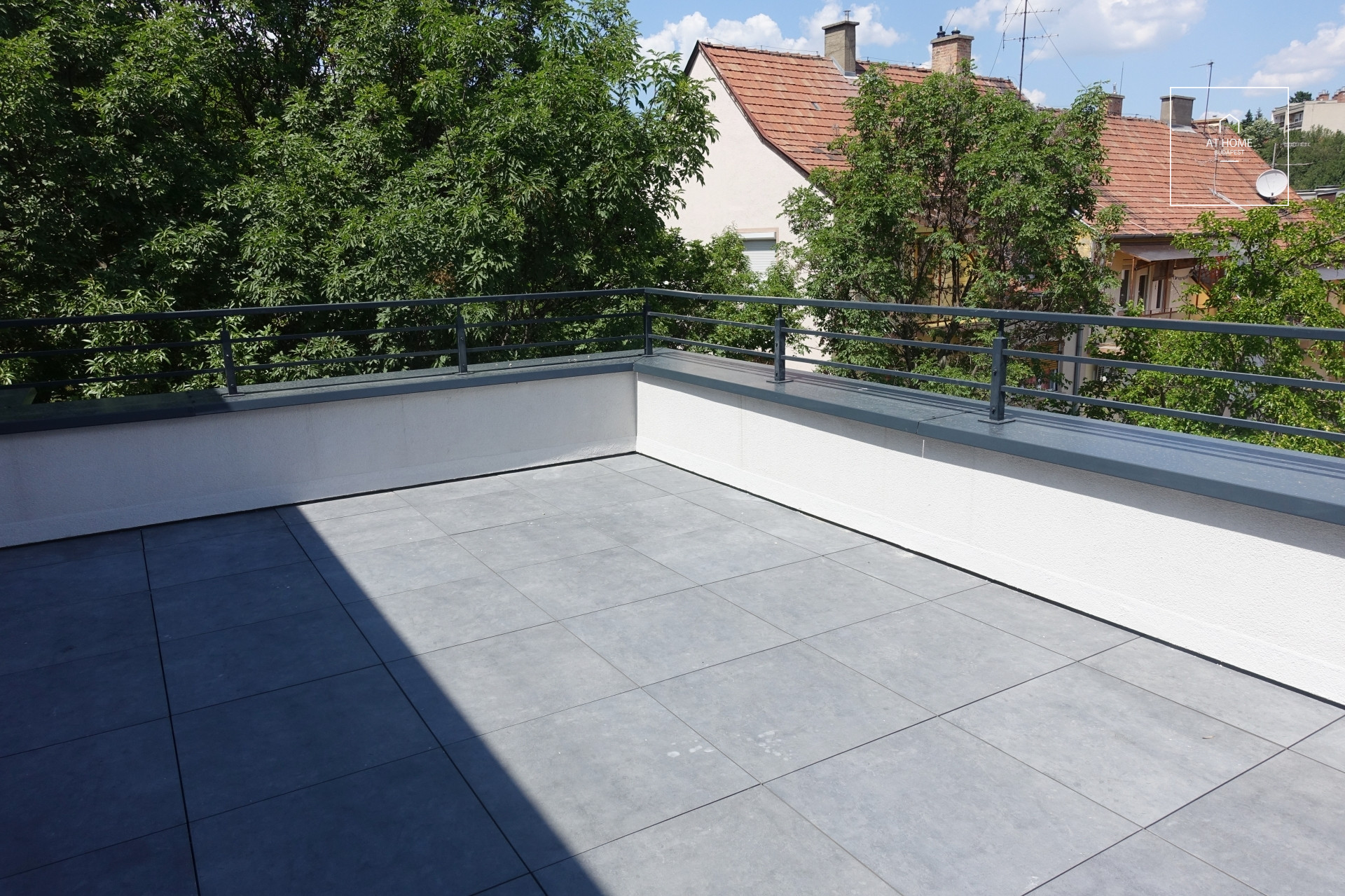 68 sqm second-floor, 2-bedroom apartment with rooftop terrace in District II, Zöldmál, Budapest