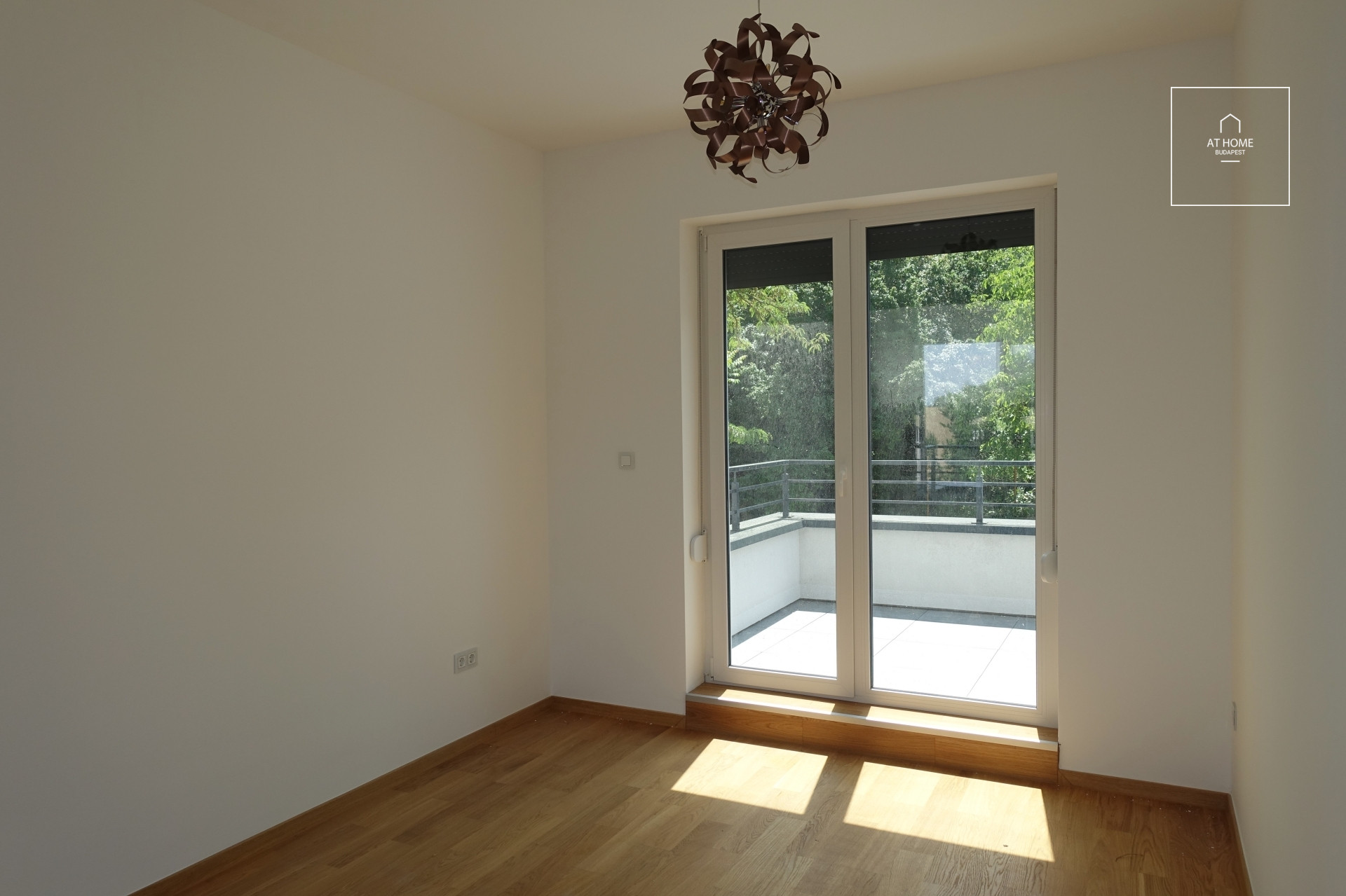 68 sqm second-floor, 2-bedroom apartment with rooftop terrace in District II, Zöldmál, Budapest