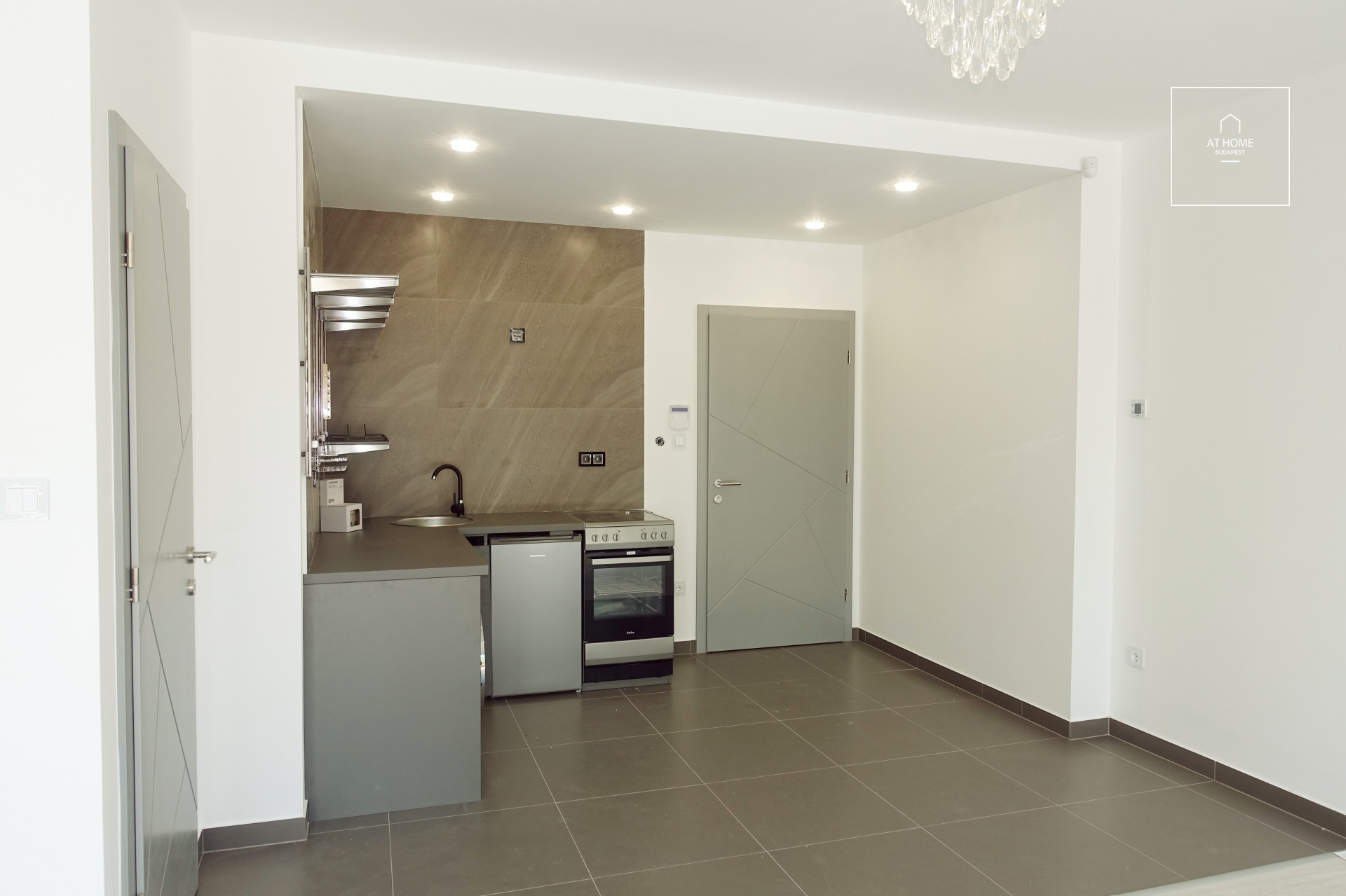 68 sqm second-floor, 2-bedroom apartment with rooftop terrace in District II, Zöldmál, Budapest