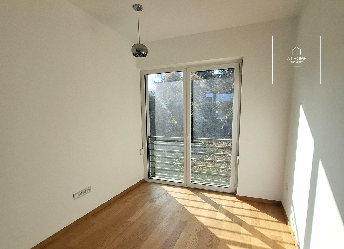 45 sqm second-floor, 1-bedroom apartment with rooftop terrace in District II, Zöldmál, Budapest