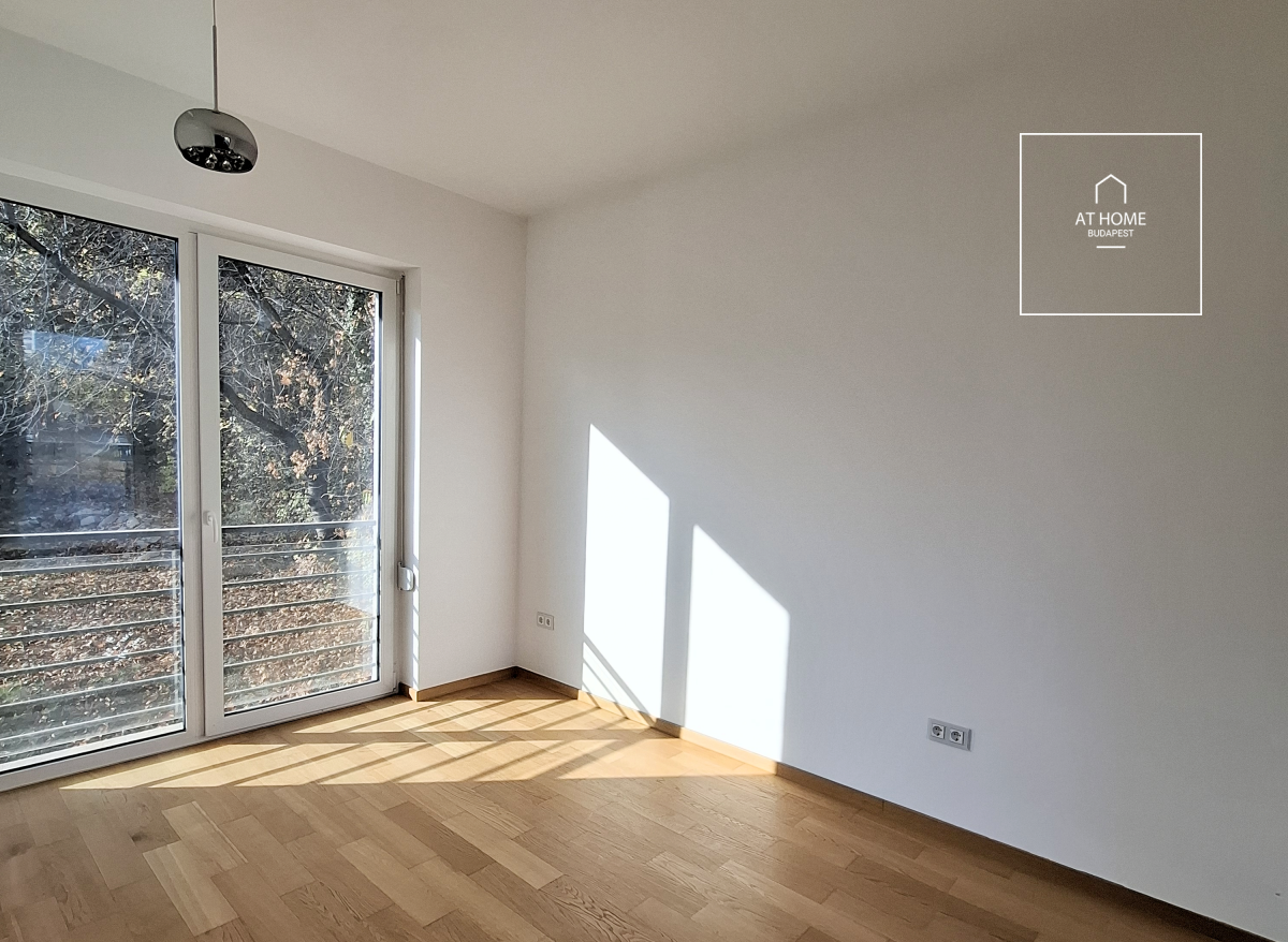 45 sqm second-floor, 1-bedroom apartment with rooftop terrace in District II, Zöldmál, Budapest