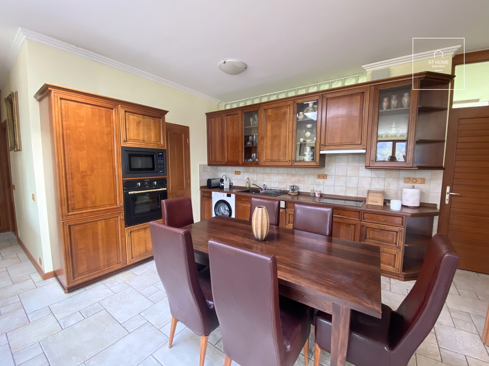 Residential park apartment, 120 sqm with a 28 sqm terrace in Budapest’s 2nd district