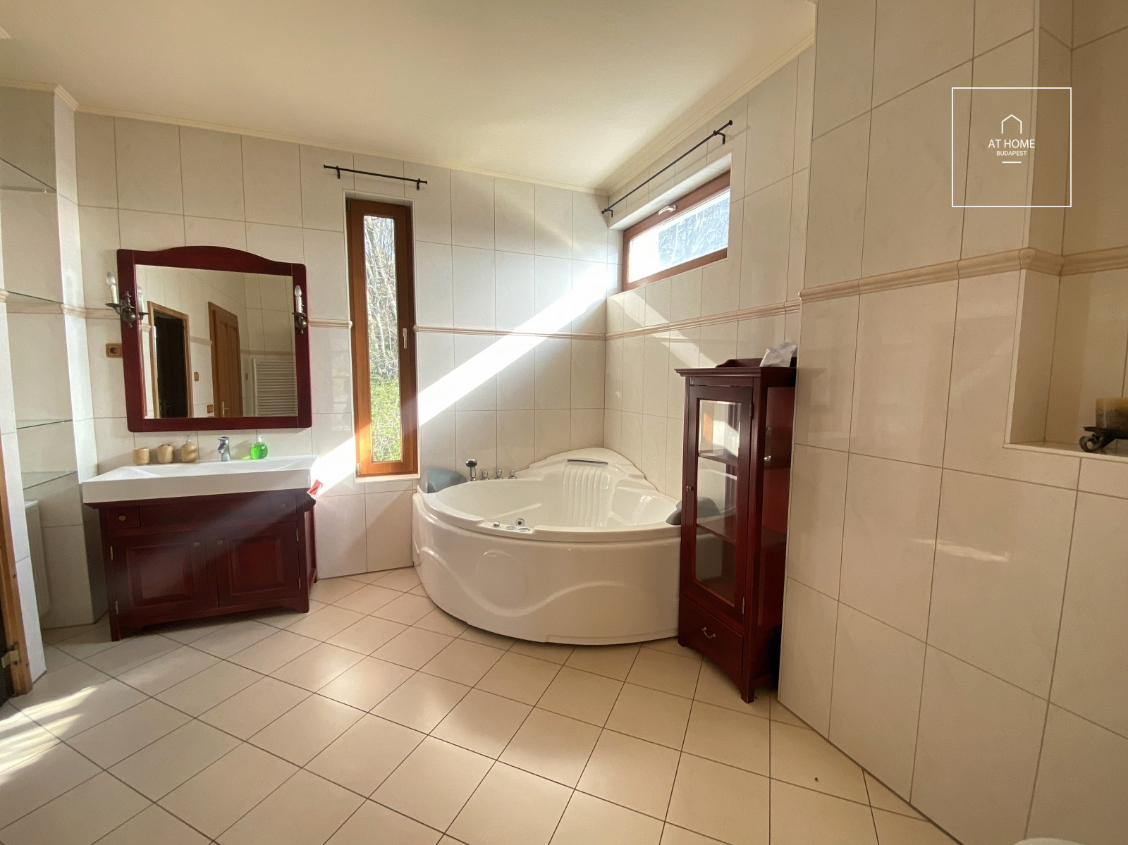 Residential park apartment, 120 sqm with a 28 sqm terrace in Budapest’s 2nd district