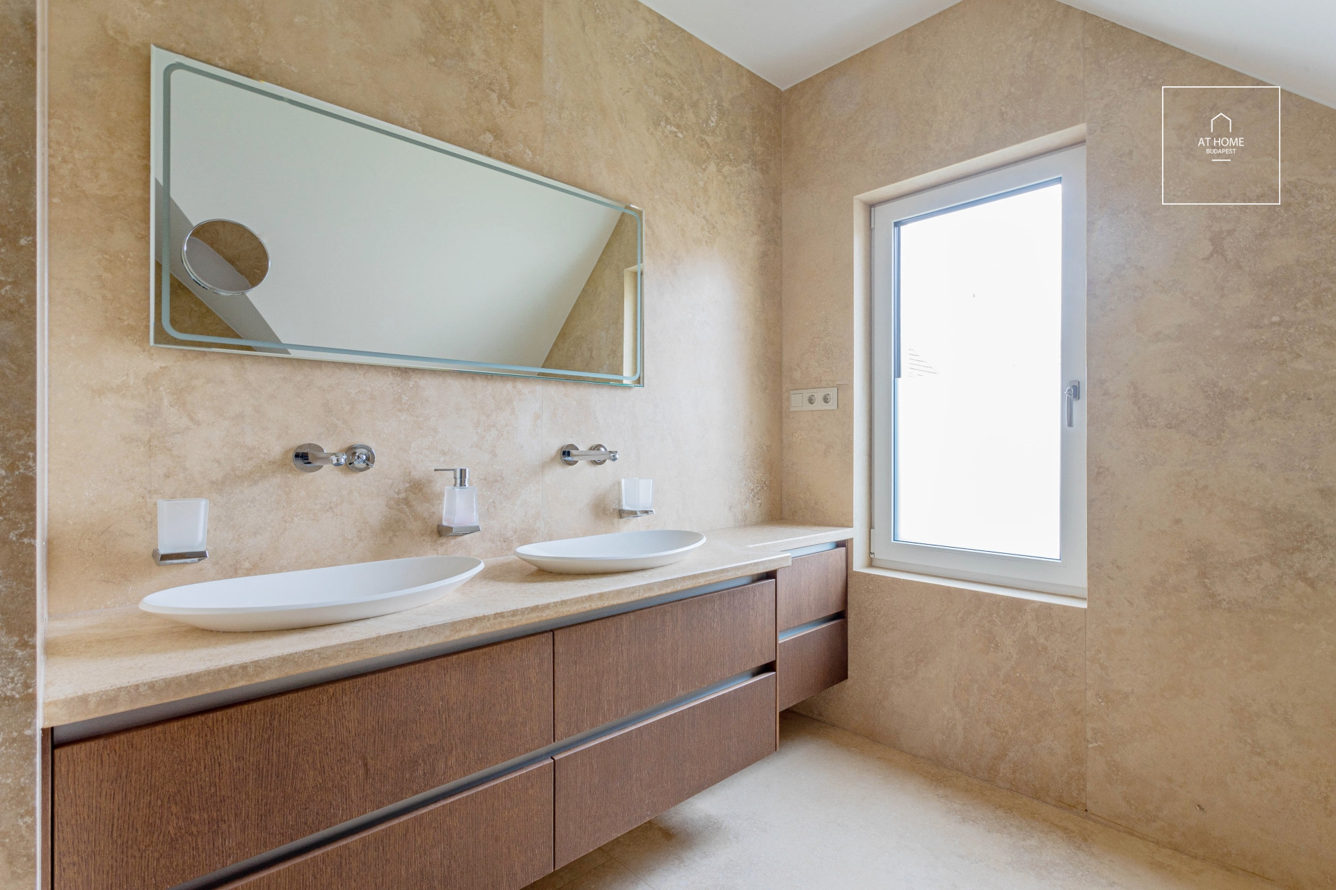 Exclusive semi-detached house Budapest III. district Csillaghegy