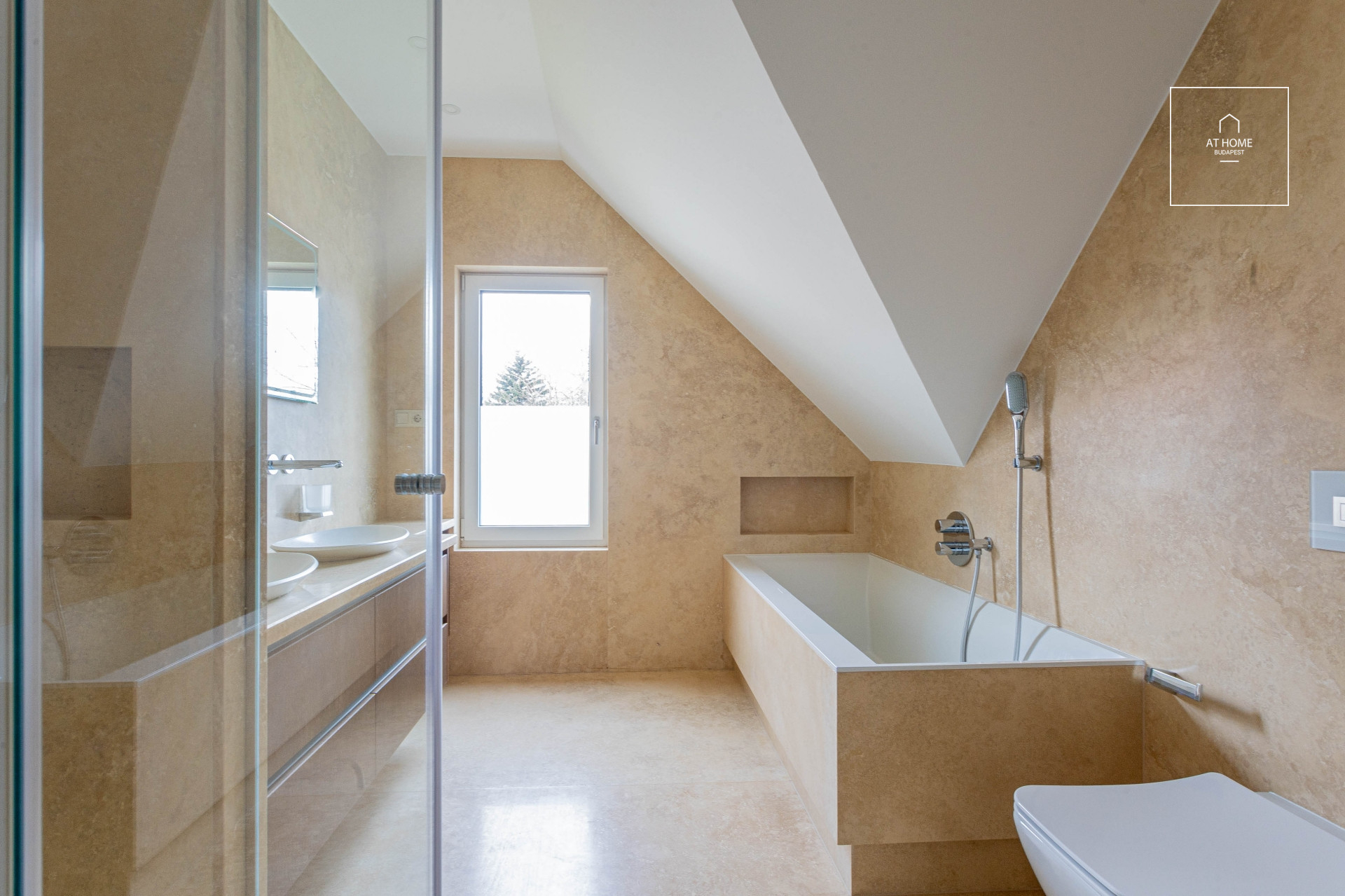 Exclusive semi-detached house for rent Budapest III. district Csillaghegy