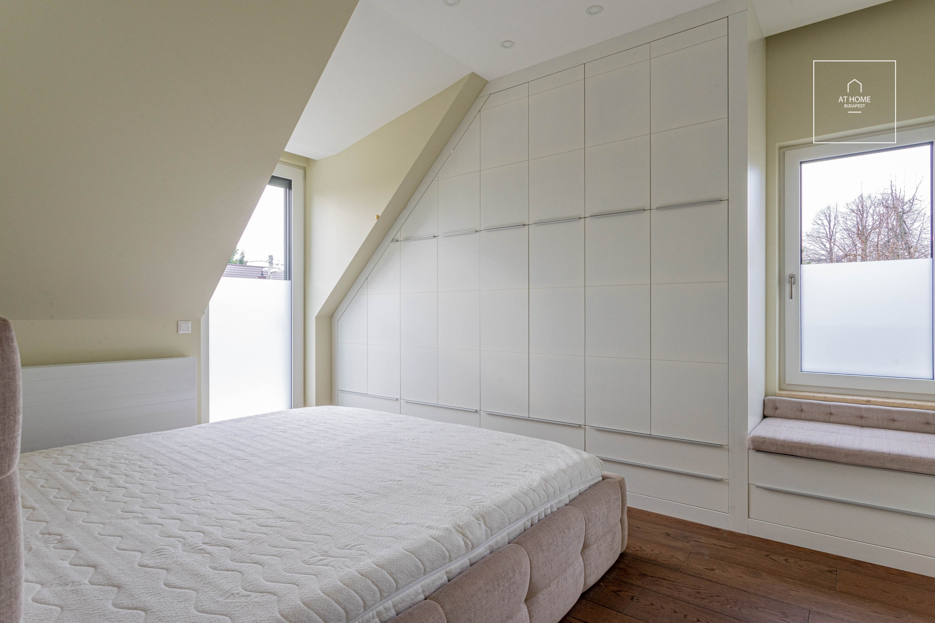 Exclusive semi-detached house for rent Budapest III. district Csillaghegy