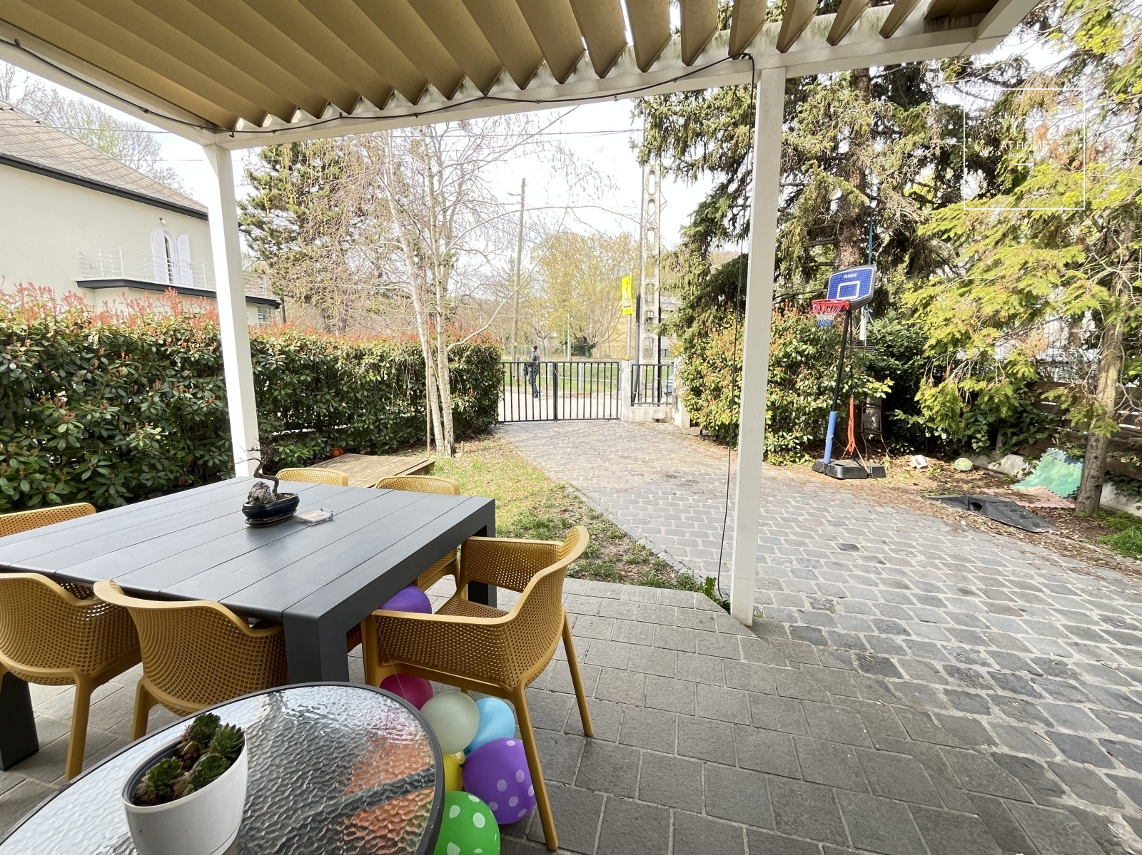 Sunny 150 sqm family house with terrace access and parking space in District II