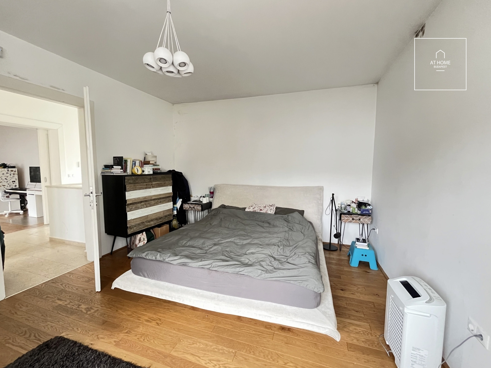 Sunny 150 sqm family house with terrace access and parking space in District II