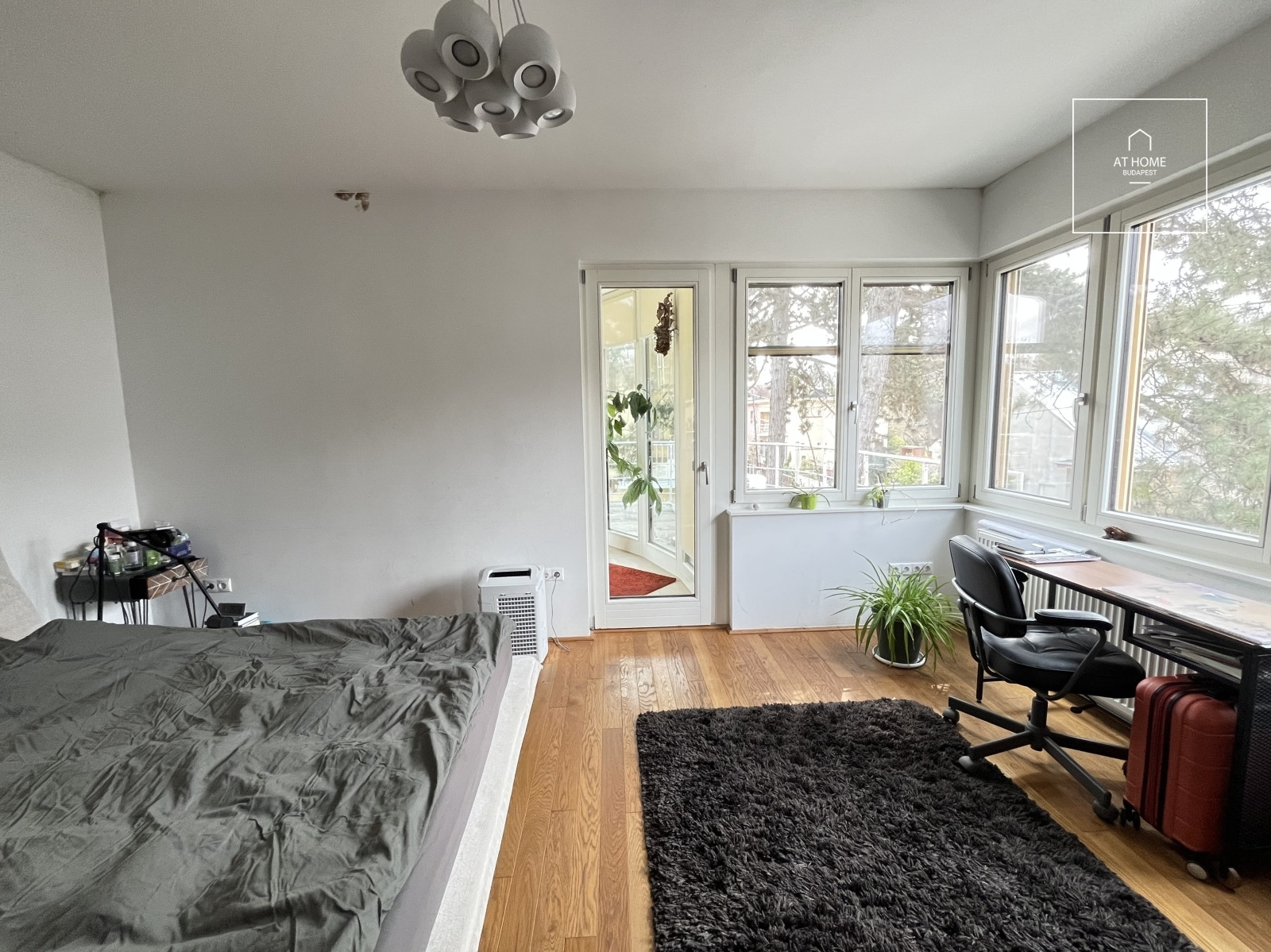 Sunny 150 sqm family house with terrace access and parking space in District II