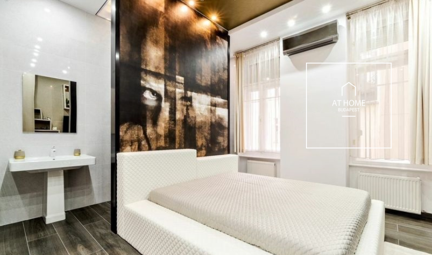 Renovated 2-bedroom panoramic apartment with balcony in District V