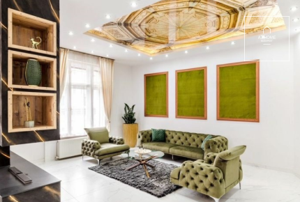 Felújított 2 hálószobás panorámás lakás erkéllyel az V. kerületben