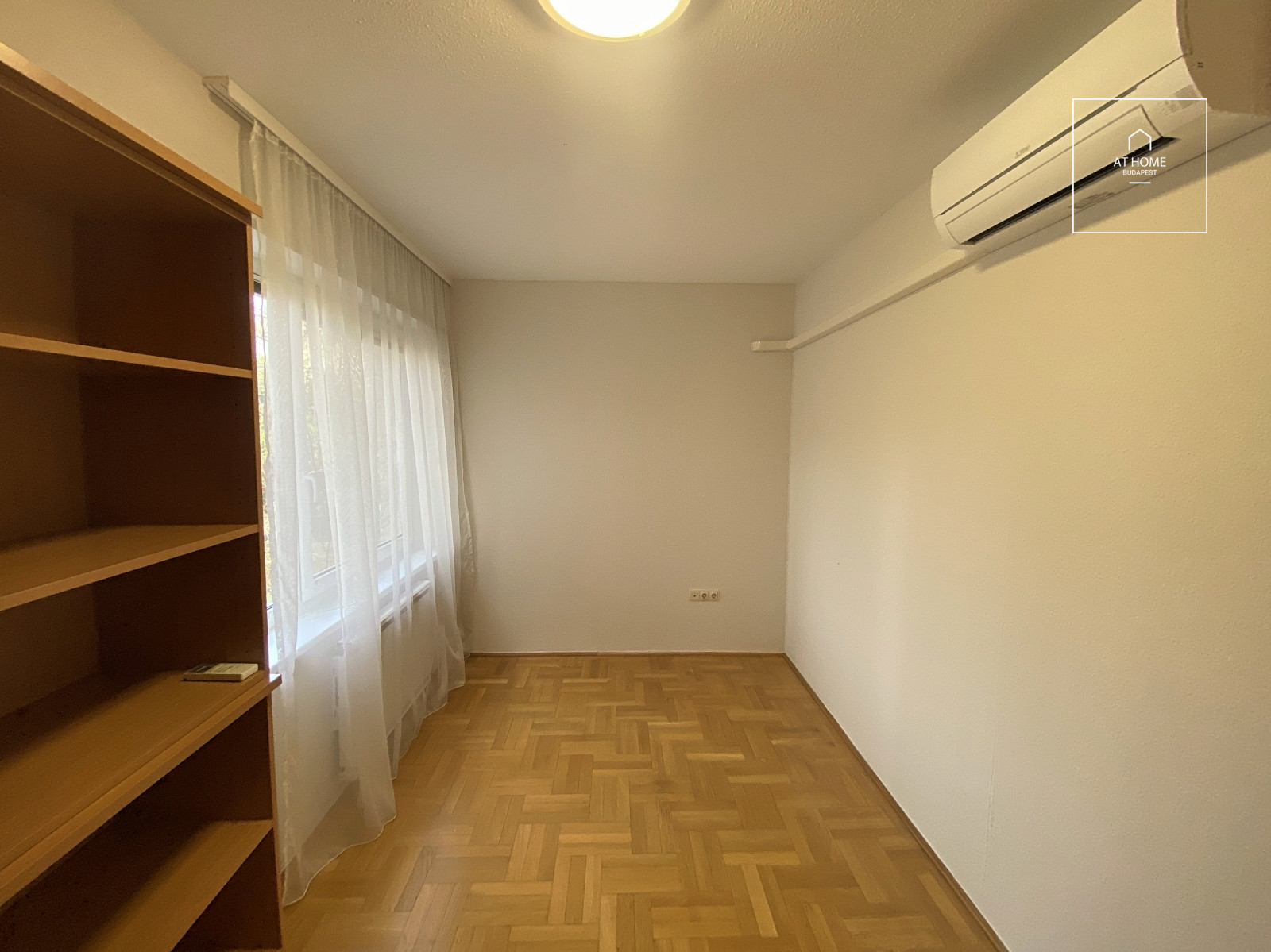 A 140 sqm apartment with panoramic views, featuring three bedrooms, in District II, Szépilona