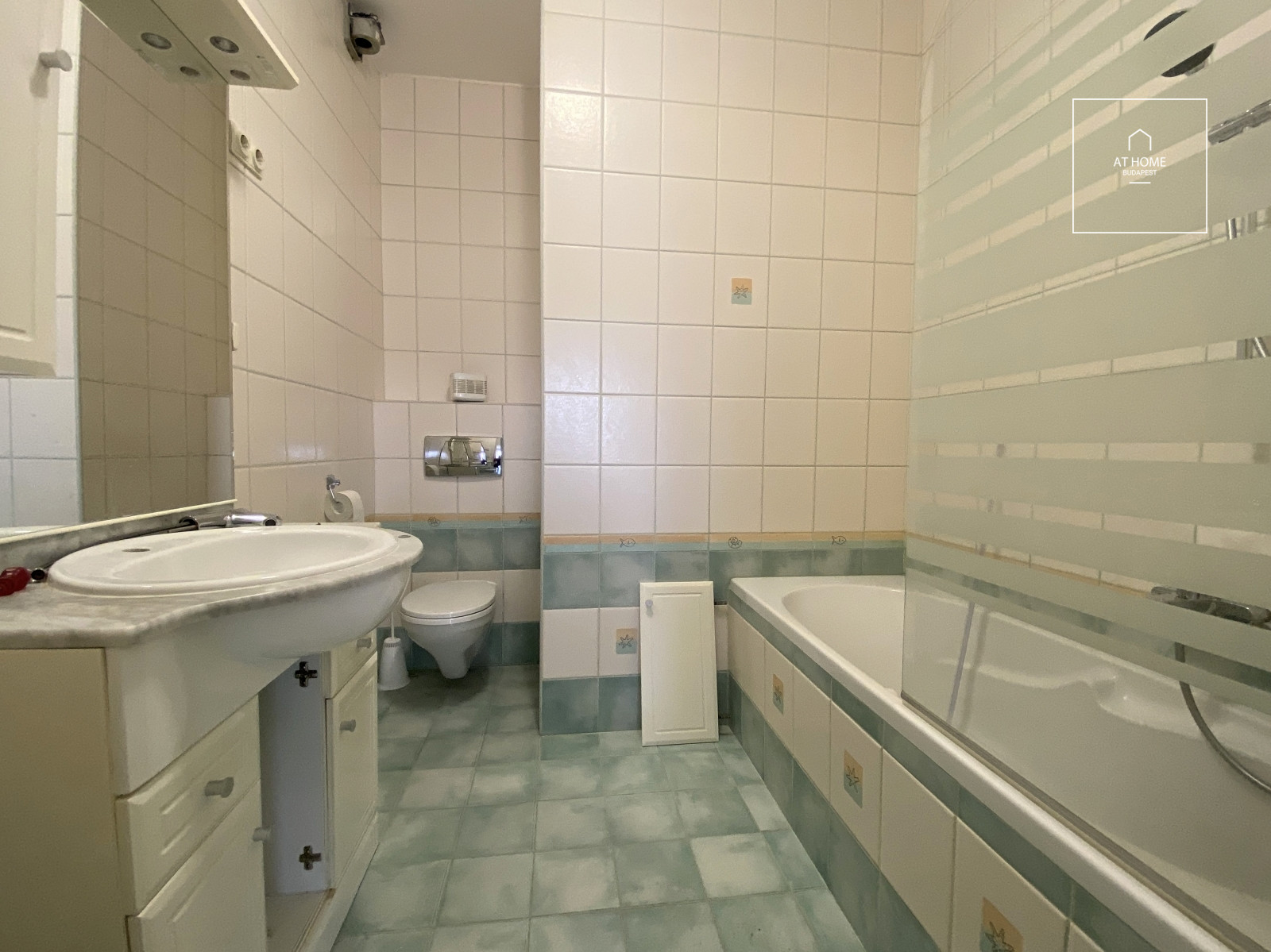 A 140 sqm apartment with panoramic views, featuring three bedrooms, in District II, Szépilona