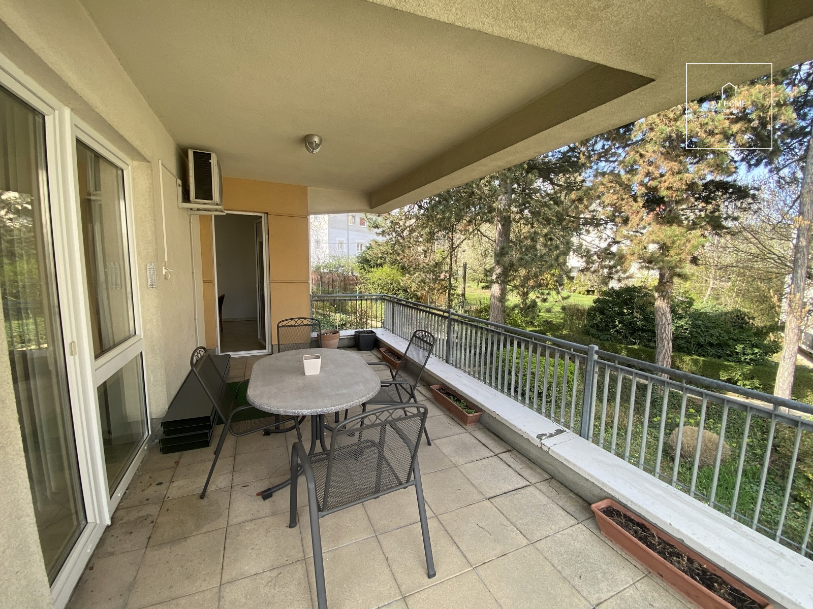 A 140 sqm apartment with panoramic views, featuring three bedrooms, in District II, Szépilona