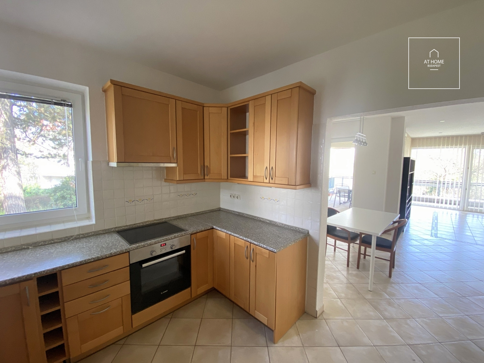 A 140 sqm apartment with panoramic views, featuring three bedrooms, in District II, Szépilona