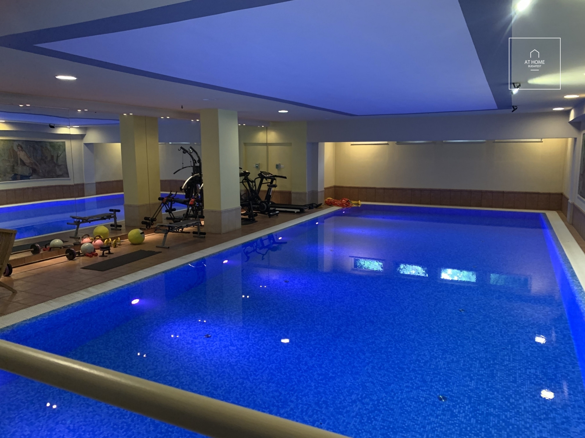 A 140 sqm apartment with panoramic views, featuring three bedrooms, in District II, Szépilona