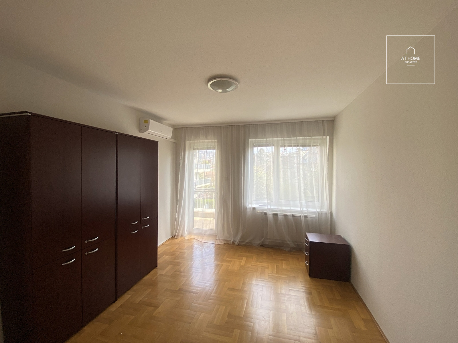 A 140 sqm apartment with panoramic views, featuring three bedrooms, in District II, Szépilona