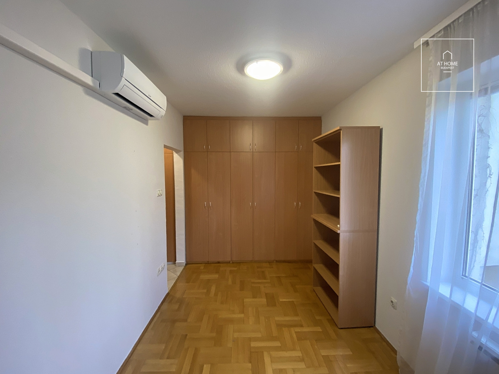 A 140 sqm apartment with panoramic views, featuring three bedrooms, in District II, Szépilona