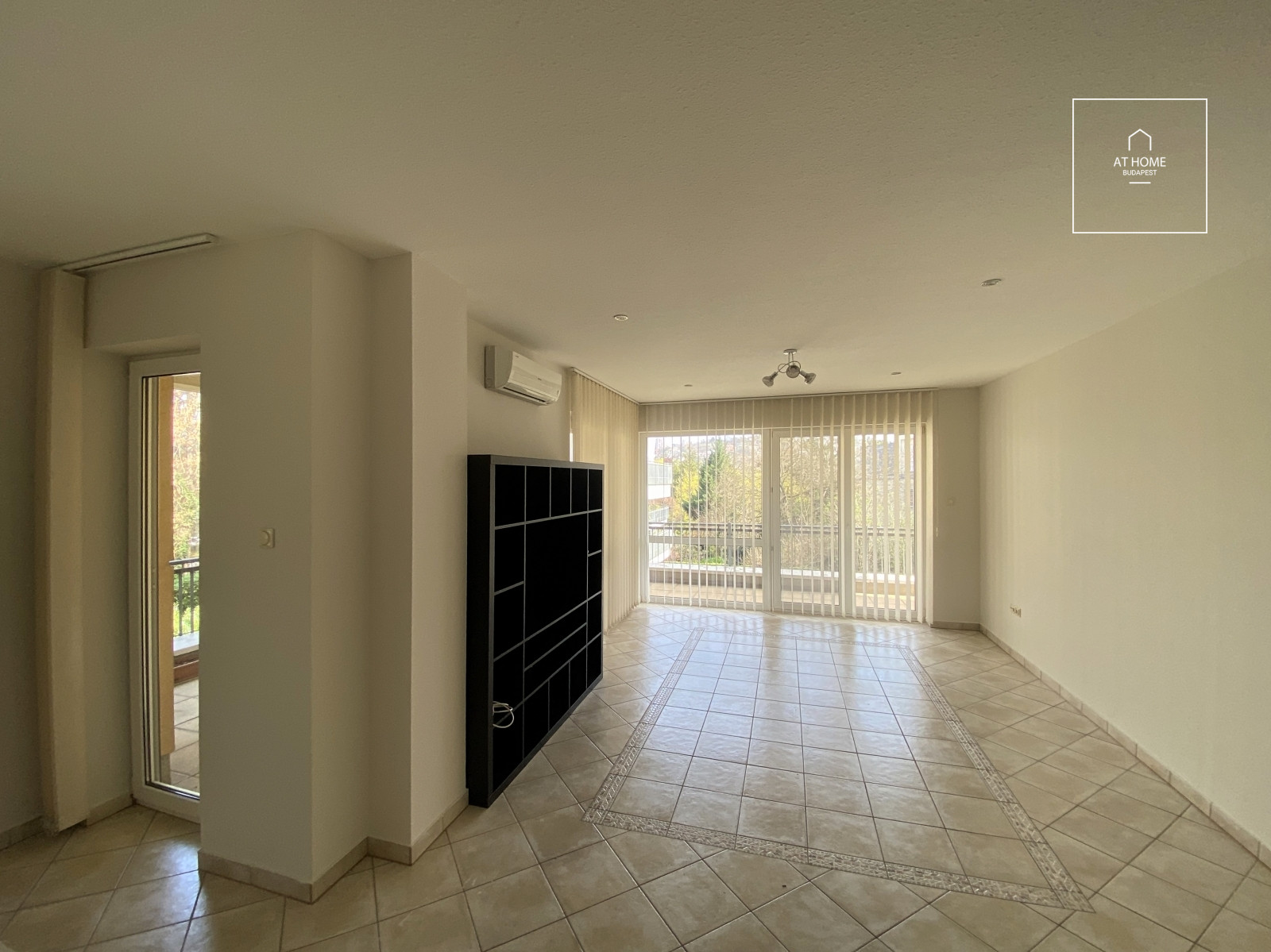 A 140 sqm apartment with panoramic views, featuring three bedrooms, in District II, Szépilona