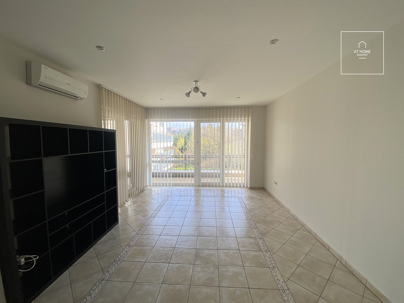 A 140 sqm apartment with panoramic views, featuring three bedrooms, in District II, Szépilona