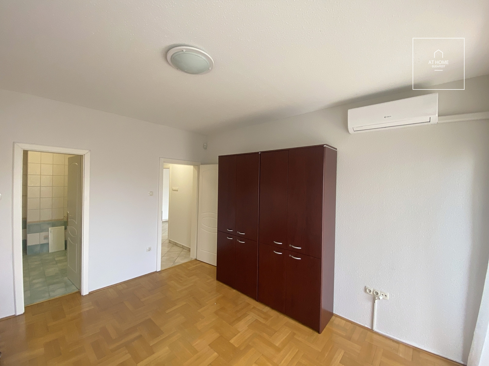 A 140 sqm apartment with panoramic views, featuring three bedrooms, in District II, Szépilona