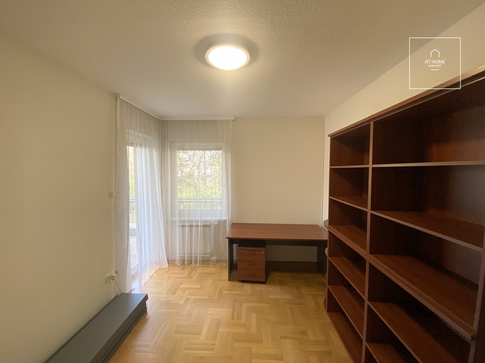A 140 sqm apartment with panoramic views, featuring three bedrooms, in District II, Szépilona