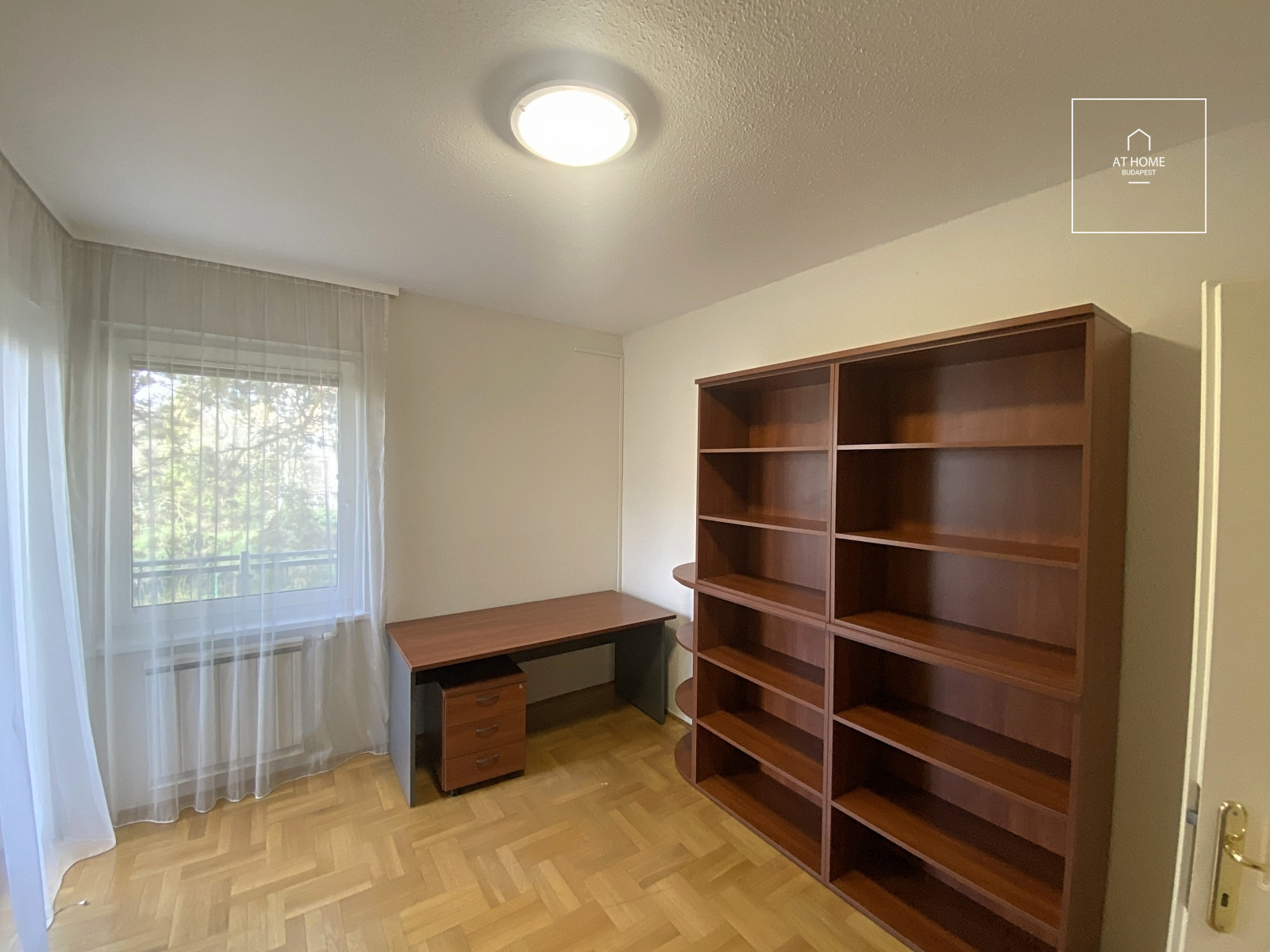 A 140 sqm apartment with panoramic views, featuring three bedrooms, in District II, Szépilona