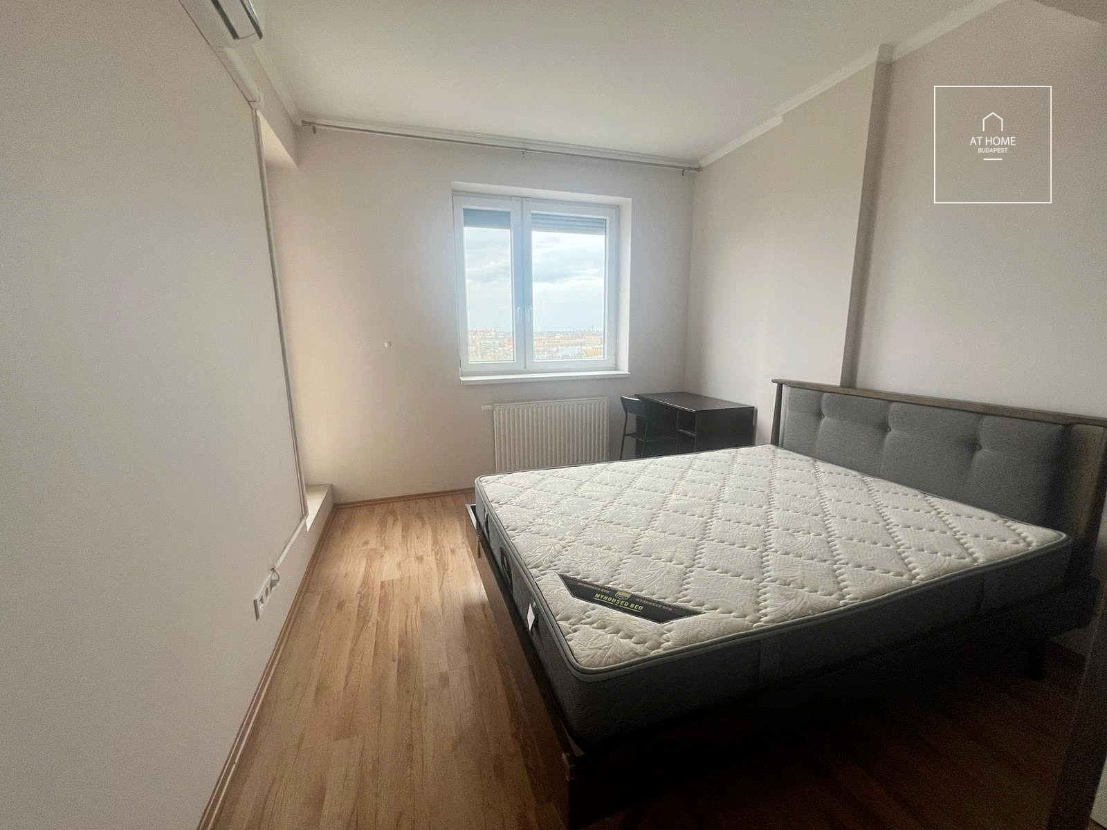 Sunny 63 sqm Apartment with a Balcony for Rent in Disctrict IX