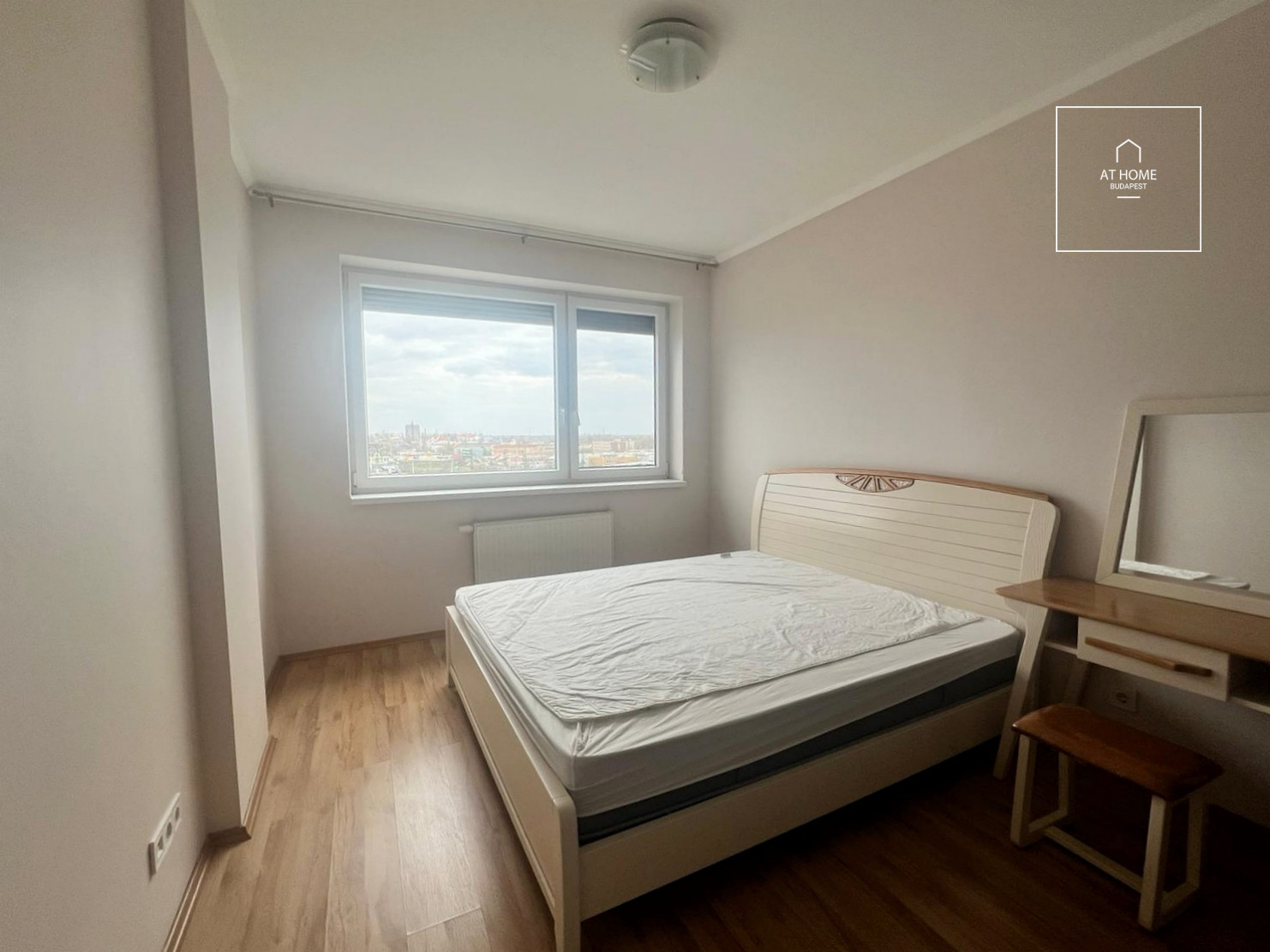 Sunny 63 sqm Apartment with a Balcony for Rent in Disctrict IX