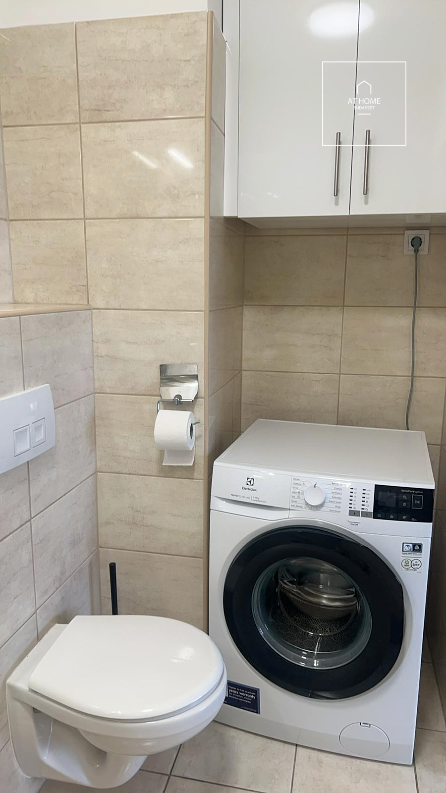 Sunny 63 sqm Apartment with a Balcony for Rent in Disctrict IX