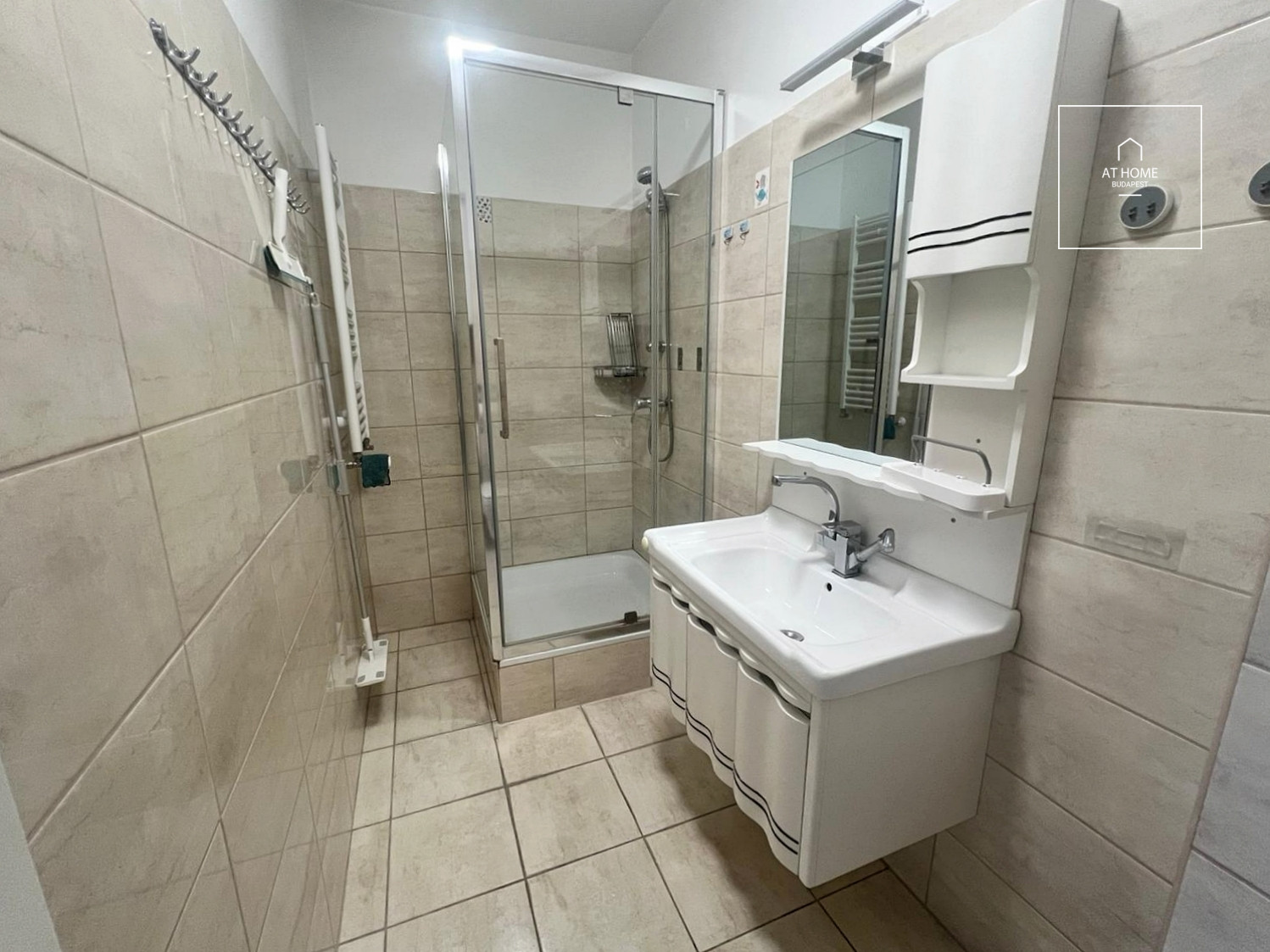 Sunny 63 sqm Apartment with a Balcony for Rent in Disctrict IX