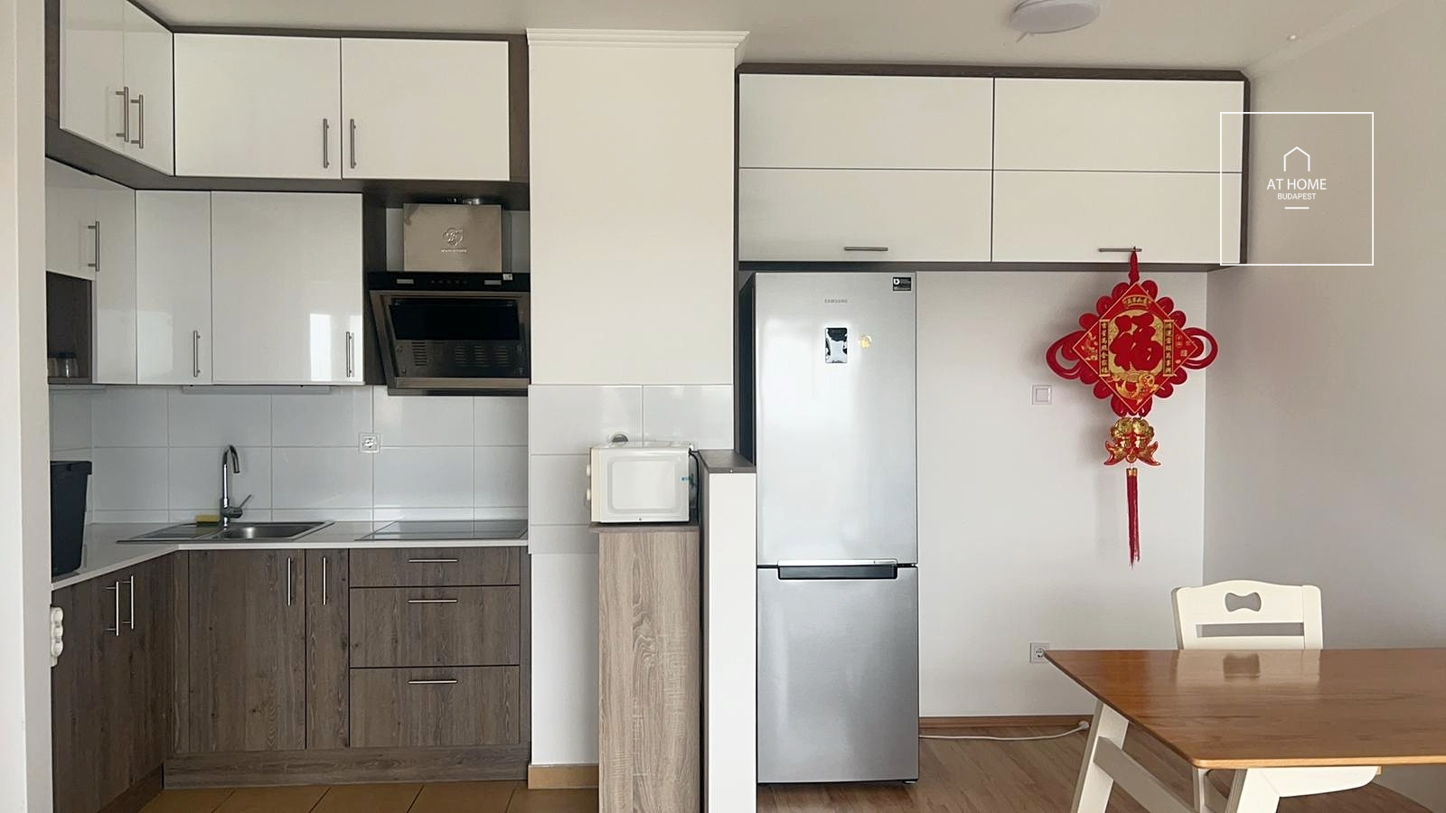 Sunny 63 sqm Apartment with a Balcony for Rent in Disctrict IX