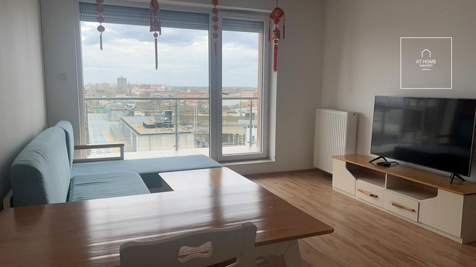 Sunny 63 sqm Apartment with a Balcony for Rent in Disctrict IX