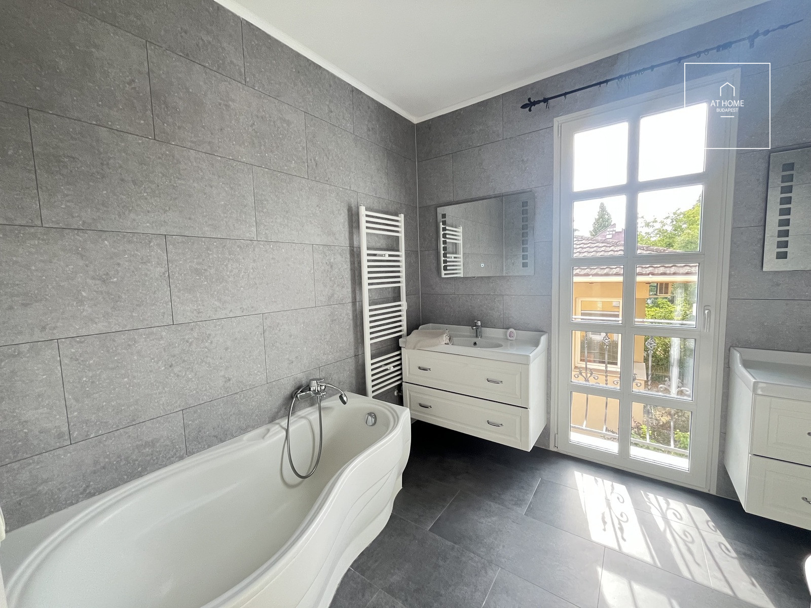 Exclusive semi-detached house for rent  II/A. district, Remetekertváros