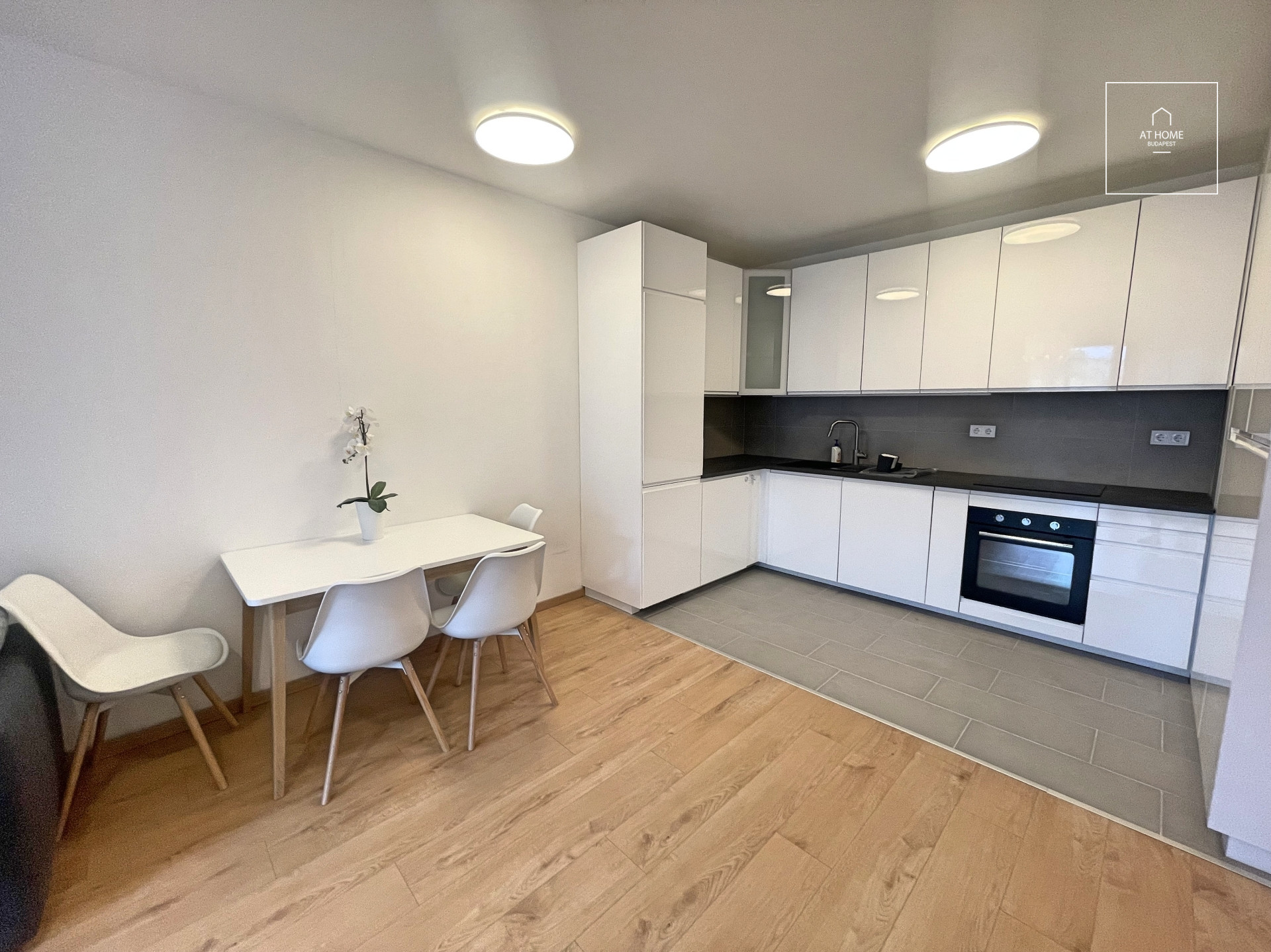 NEW, FULLY FURNISHED APARTMENT WITH BALCONY – DISTRICT 13