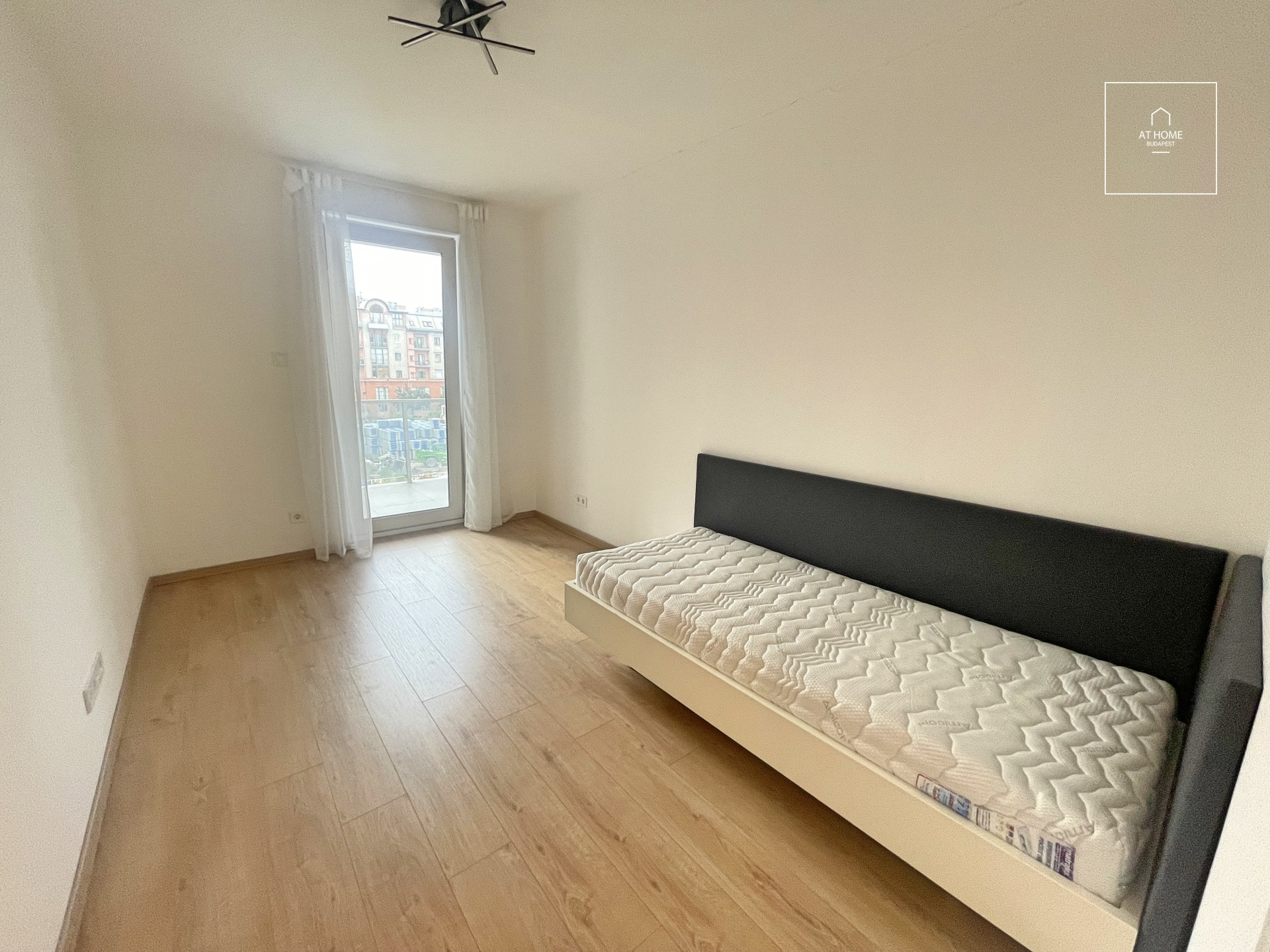 NEW, FULLY FURNISHED APARTMENT WITH BALCONY – DISTRICT 13