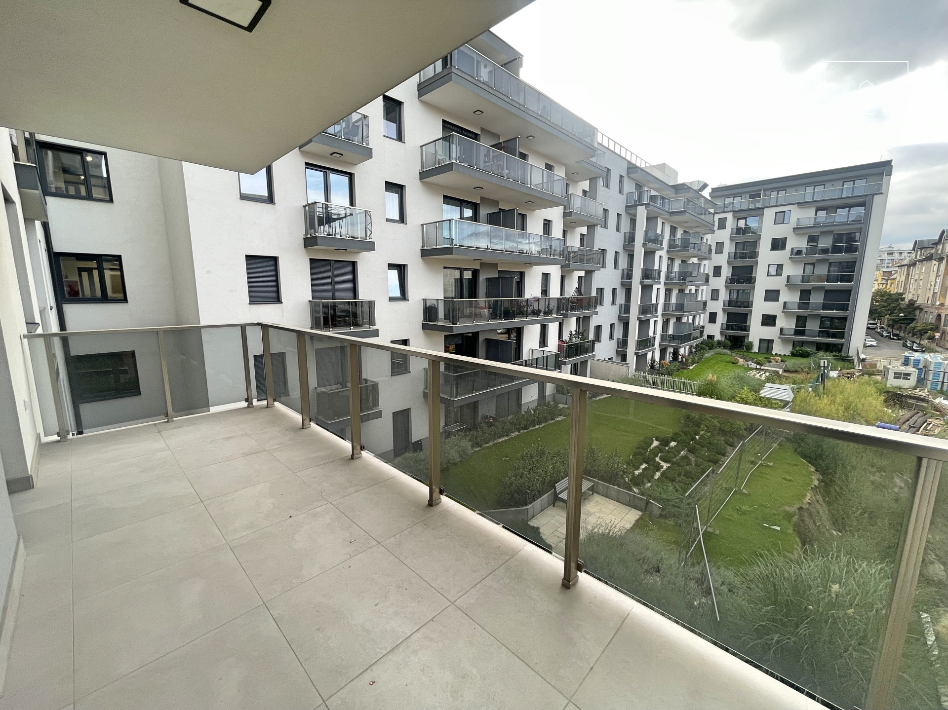 NEW, FULLY FURNISHED APARTMENT WITH BALCONY – DISTRICT 13