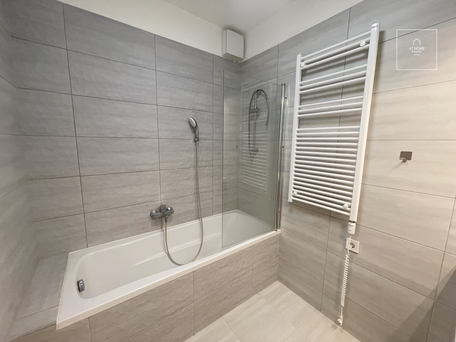 NEW, FULLY FURNISHED APARTMENT WITH BALCONY – DISTRICT 13