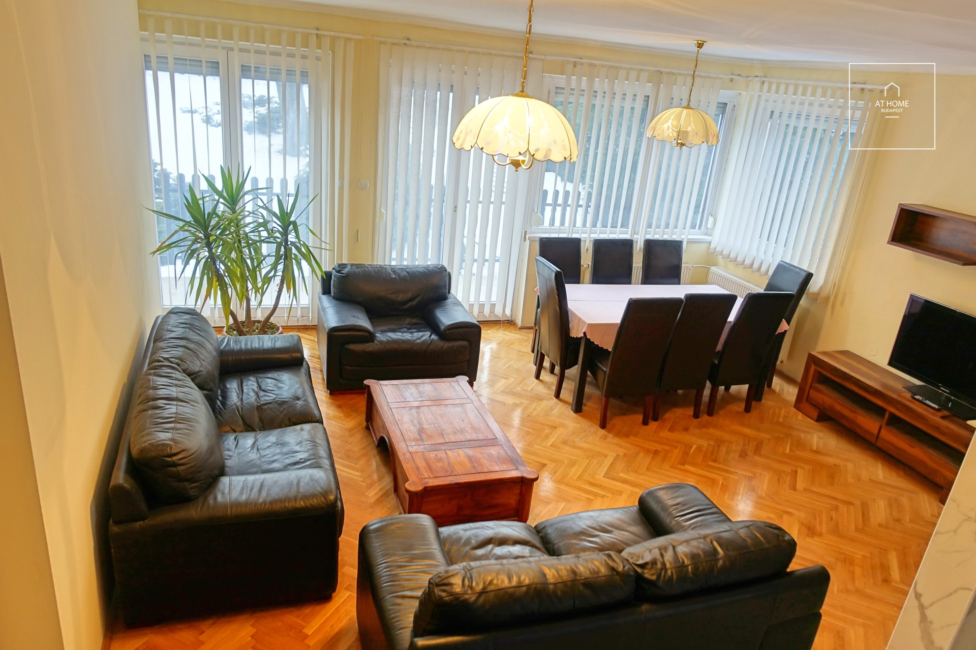 Two-story 220 sqm semi-detached house with 4 bedrooms and a garage in District XII, Svábhegy