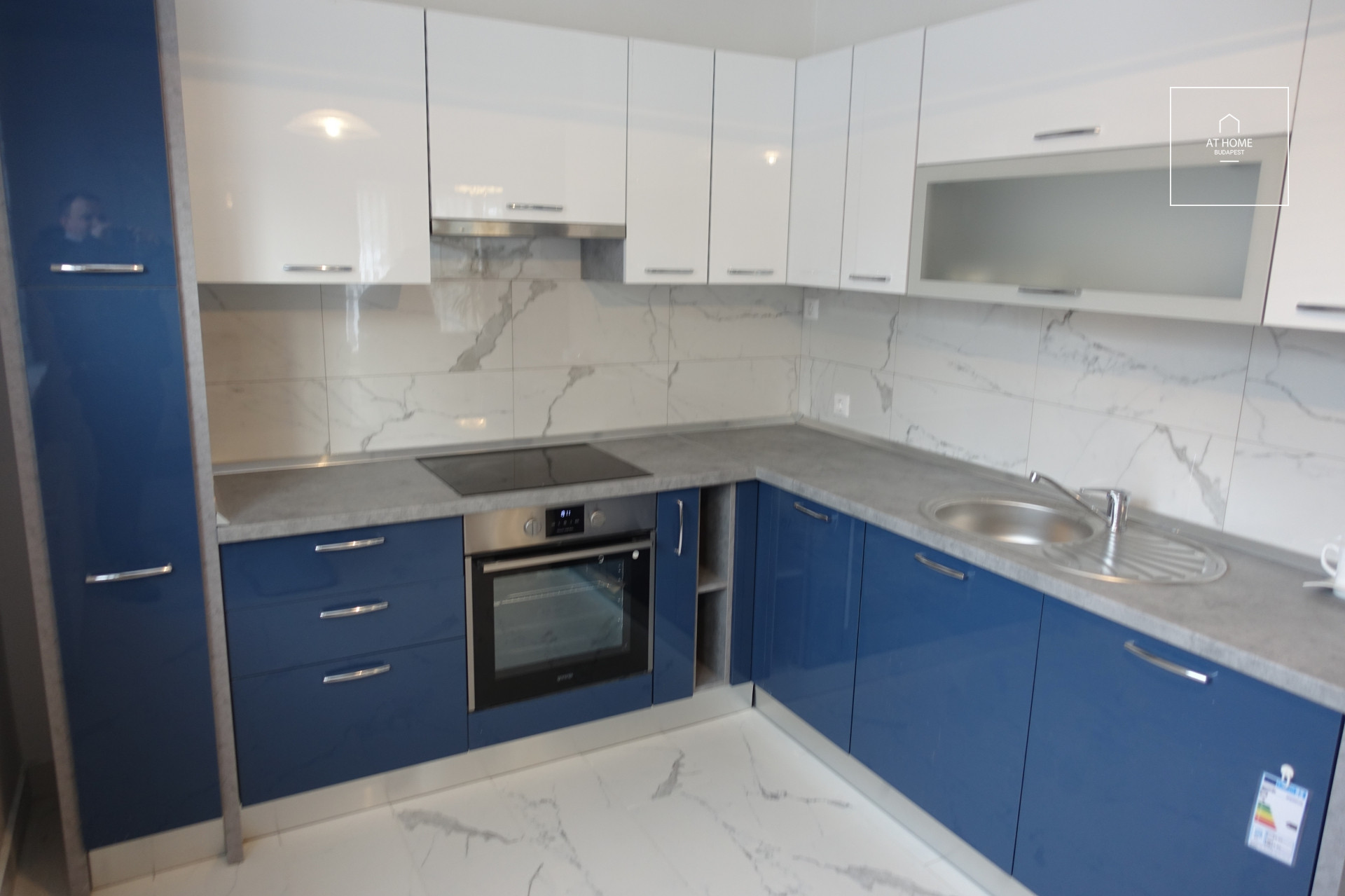 Two-story 220 sqm semi-detached house with 4 bedrooms and a garage in District XII, Svábhegy