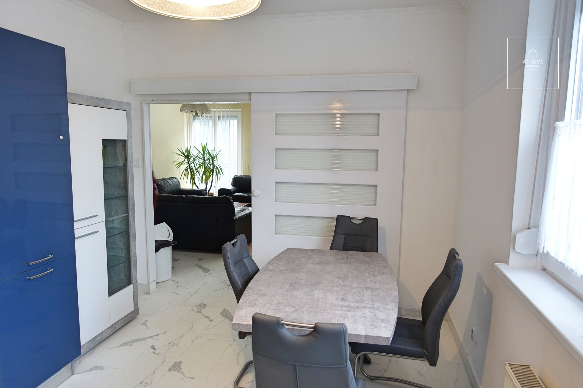 Two-story 220 sqm semi-detached house with 4 bedrooms and a garage in District XII, Svábhegy